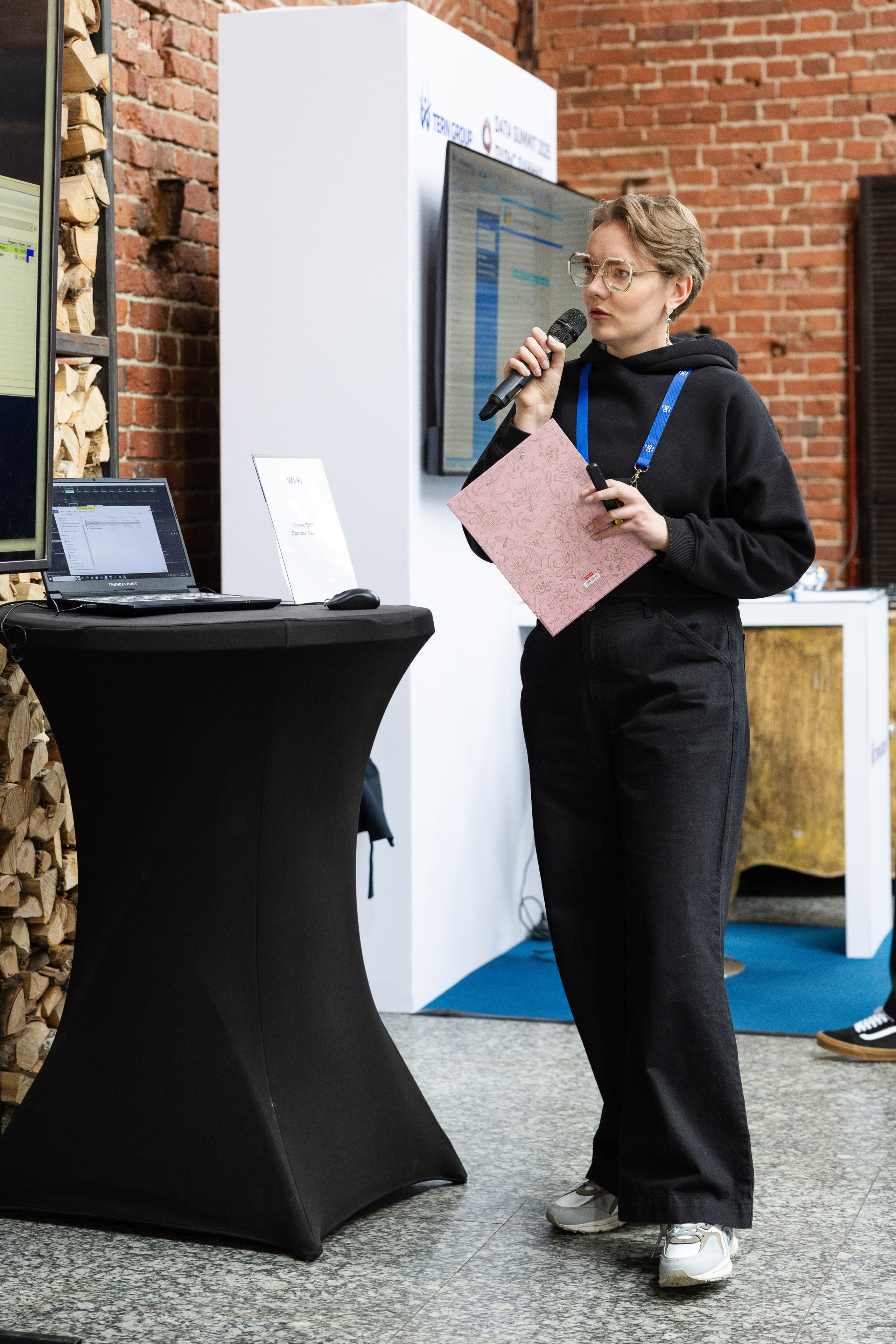 Data Summit 2025. Свадебный репортажный фотограф в Москве