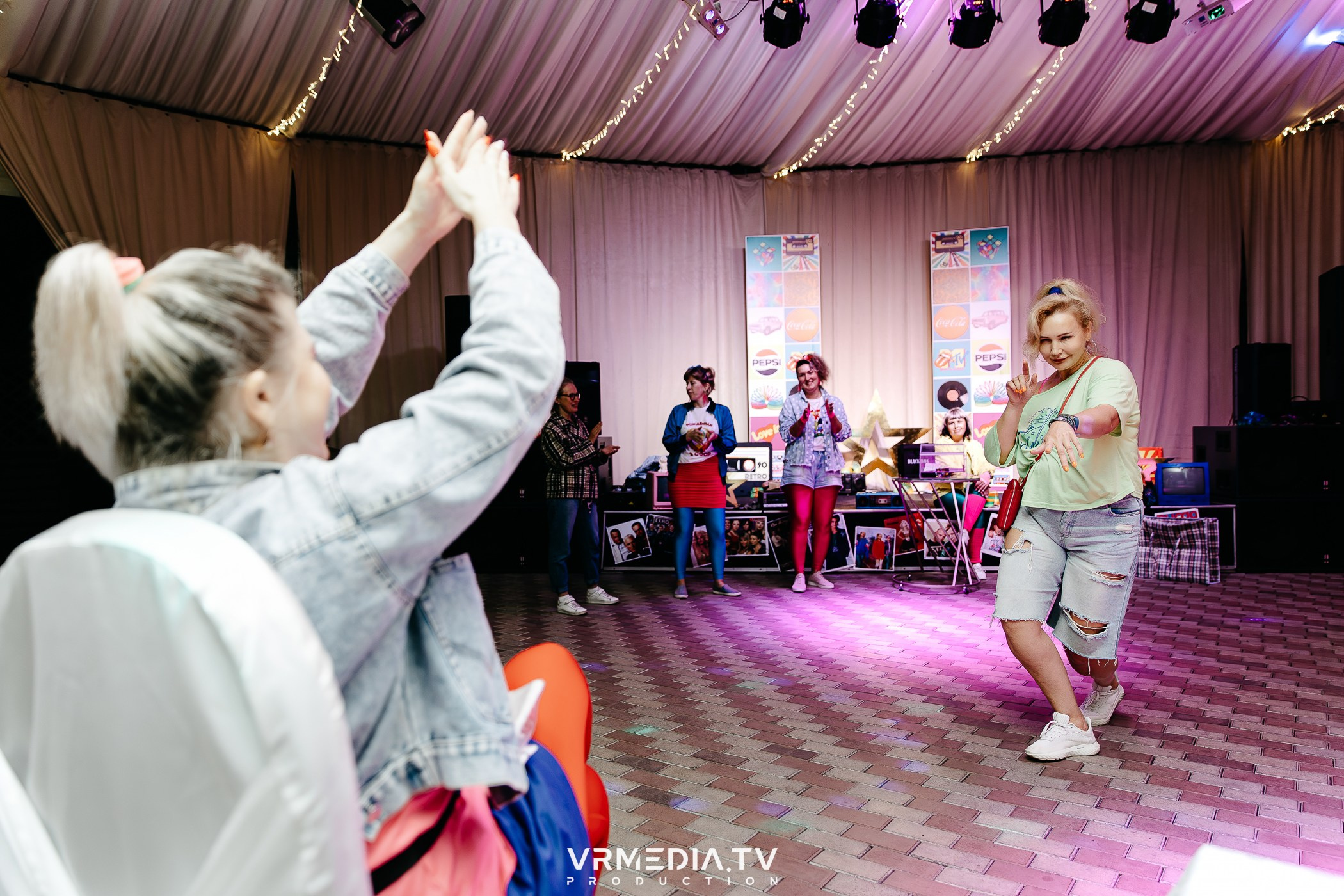 «Назад в 90-е!» в ресторане «Империя»