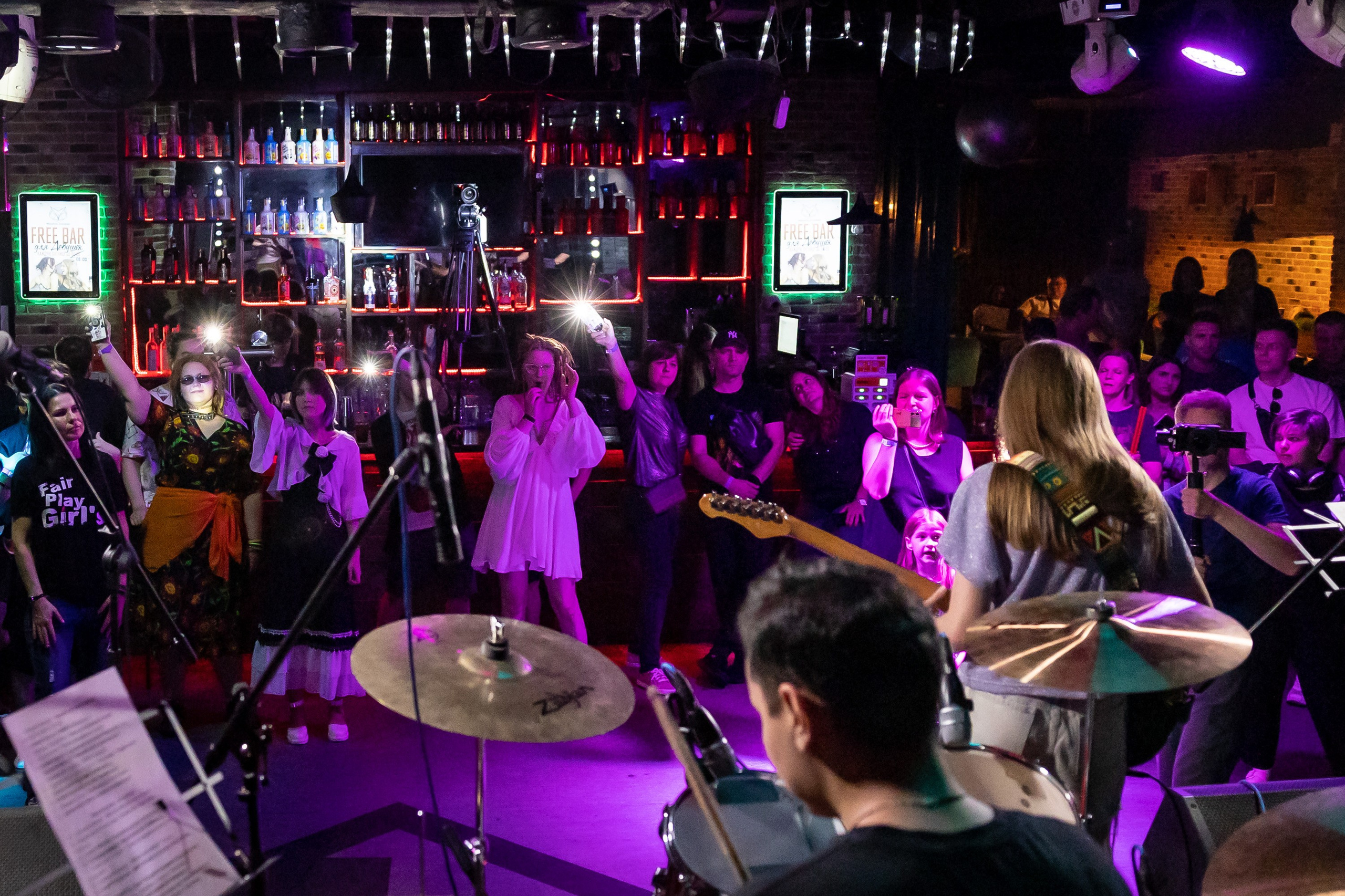 Концерт «Не Школа Барабанов» в Клубе «SOVA». Фотограф Владимир Охрименко