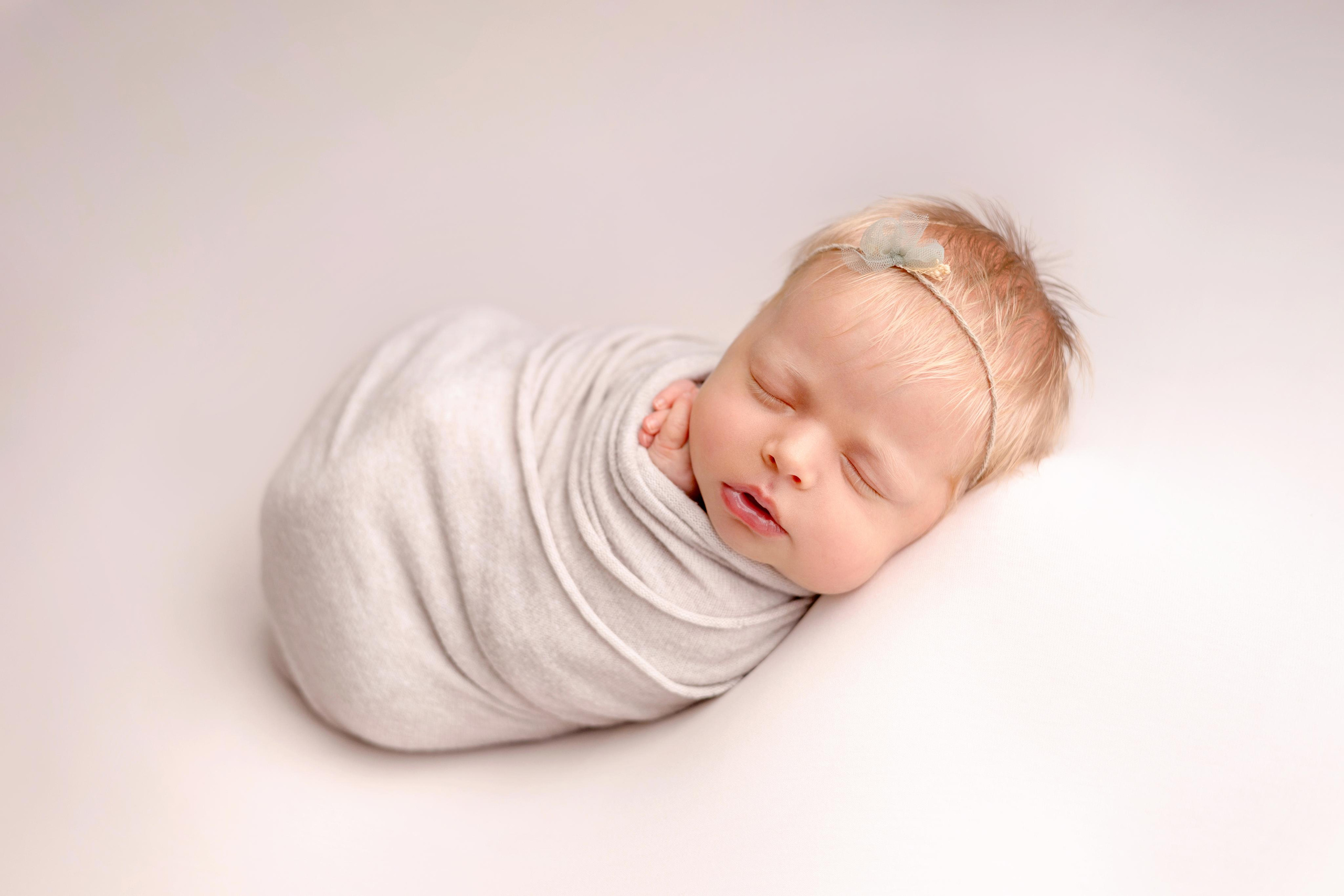 Фотосъемка новорожденной девочки Вероники. Фотограф новорожденных Москва. Ньюборн фотограф Москва