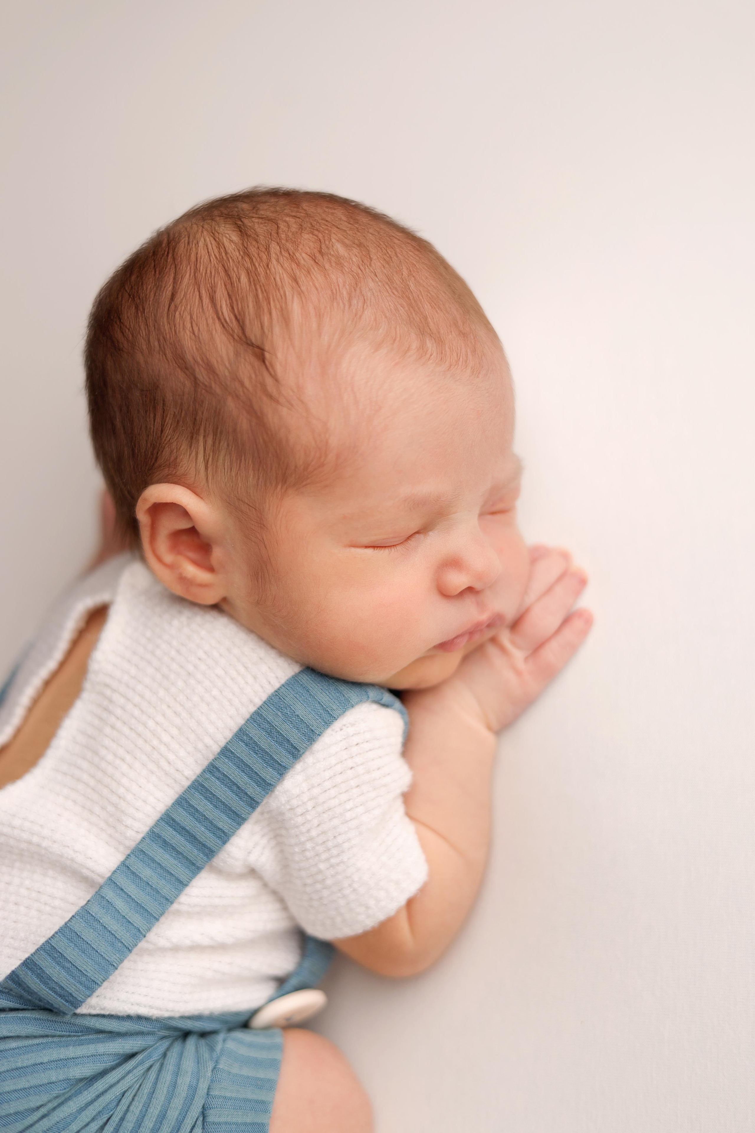 Ньюборн фотосессия Мишеньки. Фотограф новорожденных Москва. Ньюборн фотограф Москва