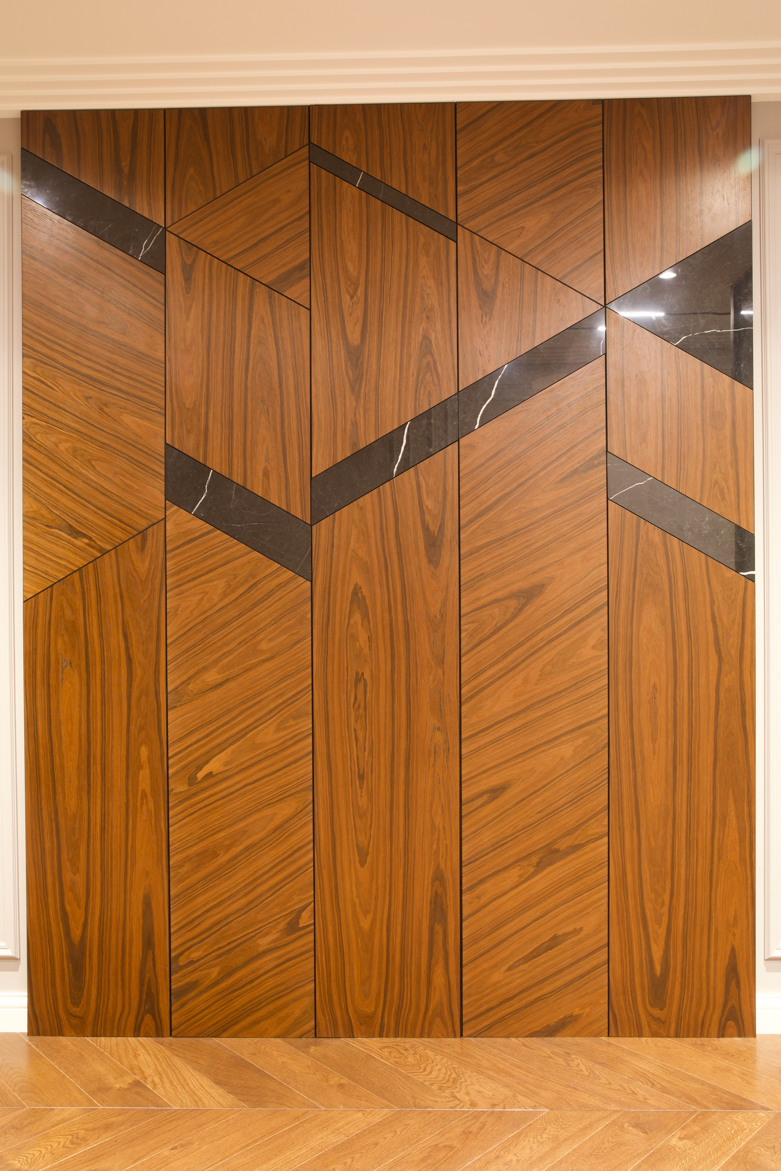 Изготавливаю эксклюзивные стендовые панели из шпона