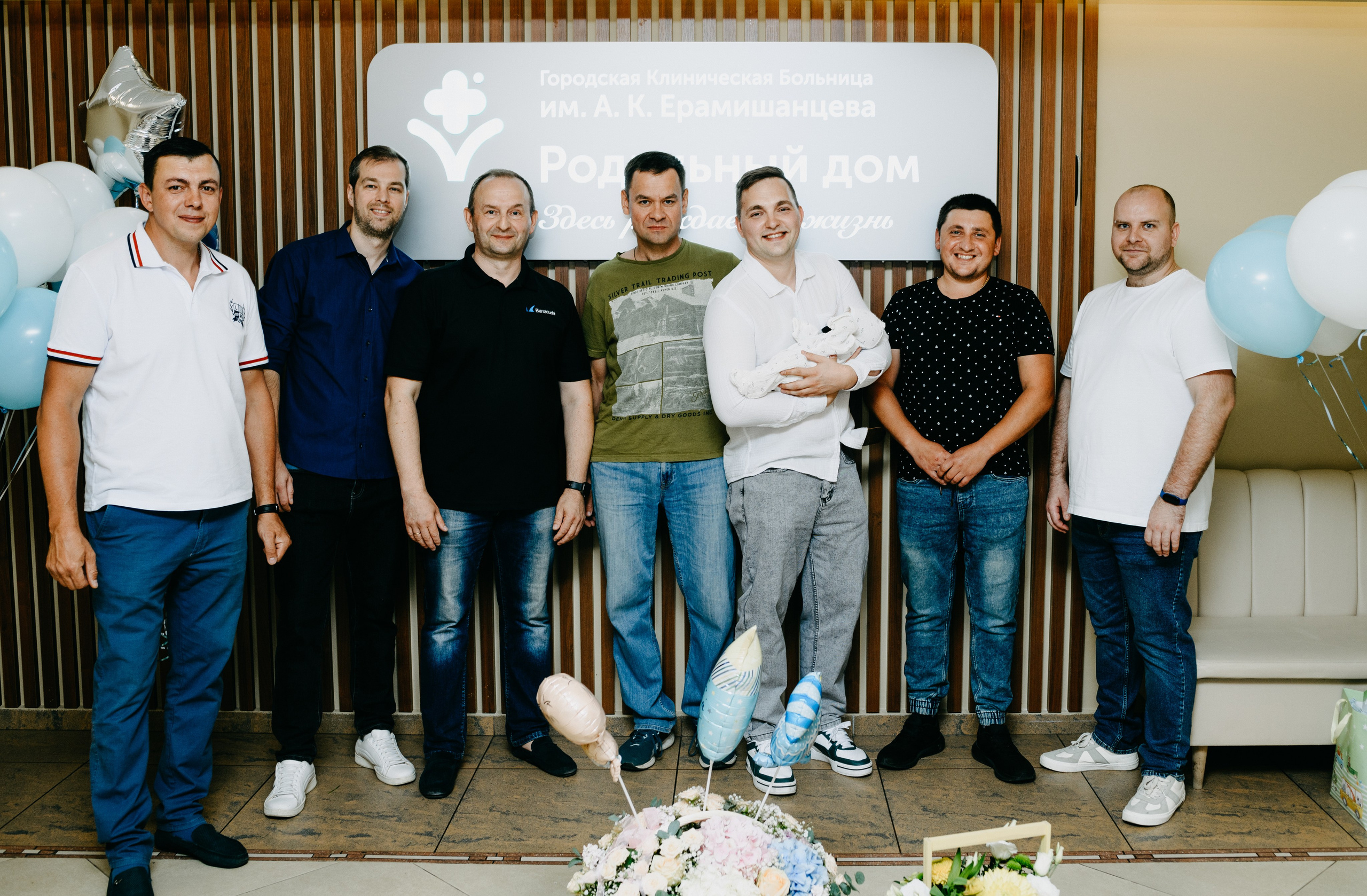 Выписка Дмитрия в ГКБ Ерамишанцева. Фотограф на выписку из роддома в Москве и МО