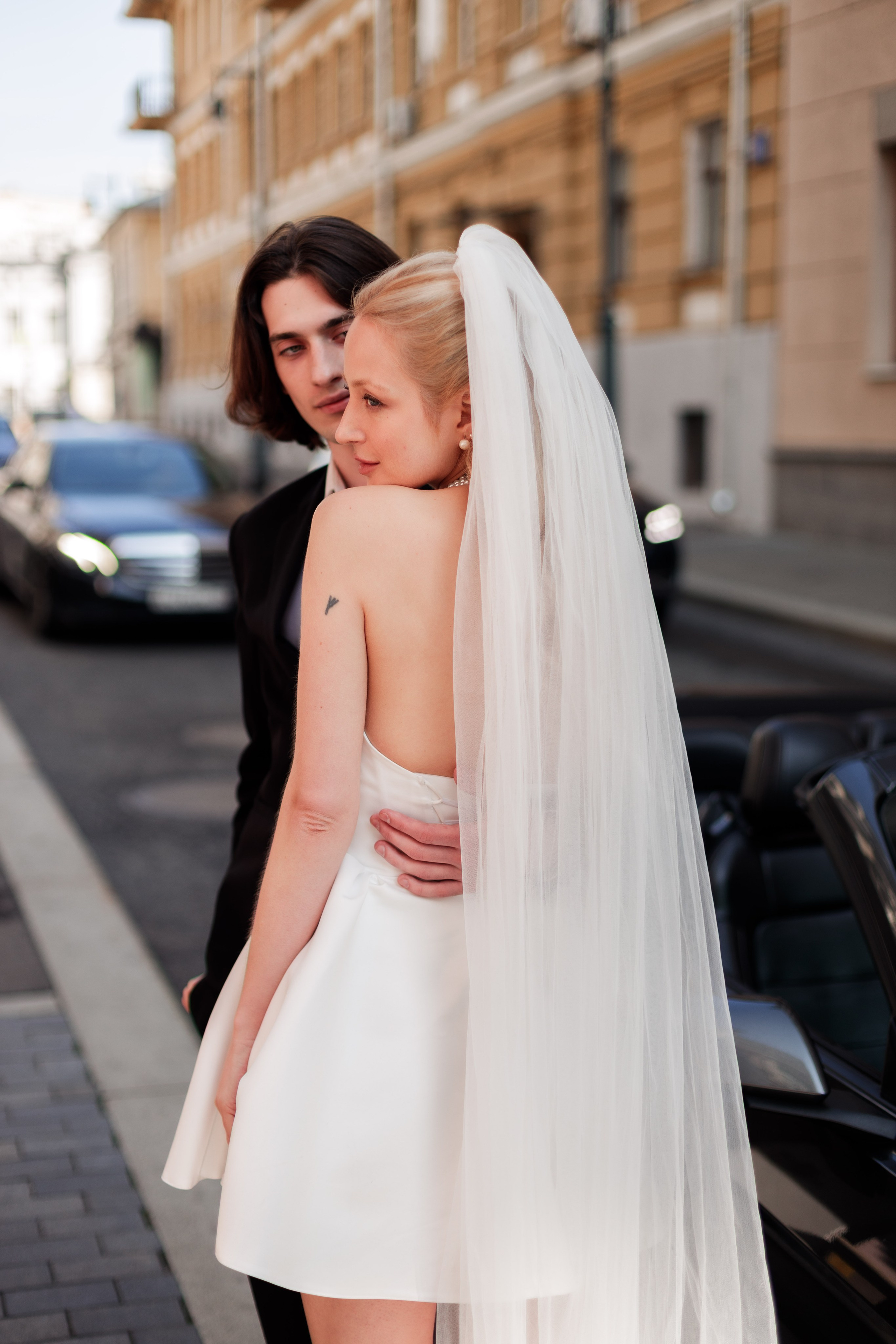 Свадебная фотосессия с автомобилем в центре Москвы, фотограф свадьбам Москва