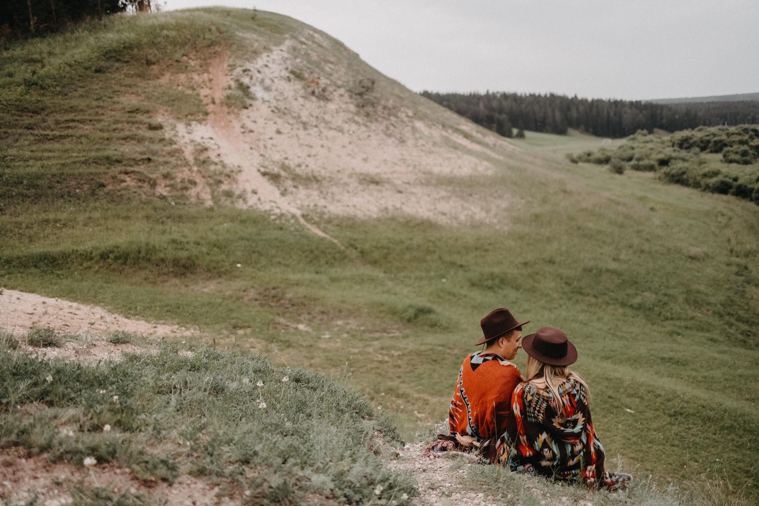 Природная фотосессия в полях и на обрыве в Красноярске. Свадебный фотограф-видеограф в Красноярске Евгений Константинопольский