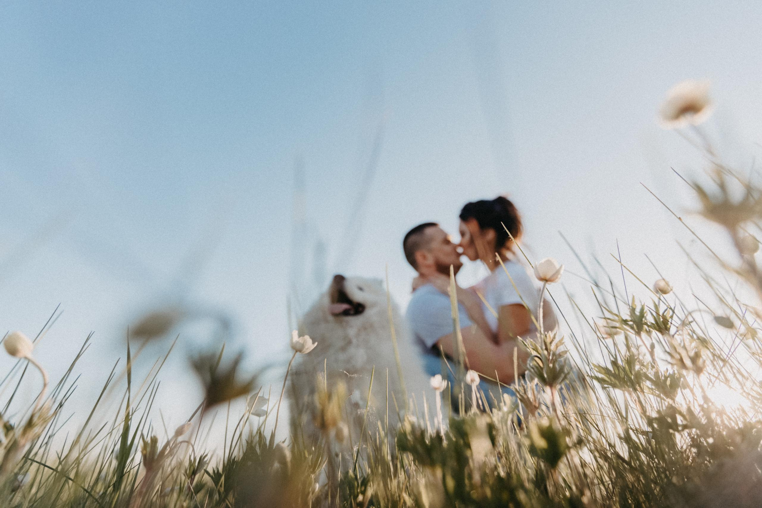 Лавстори фотосессия в доме на колесах на автофургоне или автокемпере в. Свадебный фотограф-видеограф в Красноярске Евгений Константинопольский