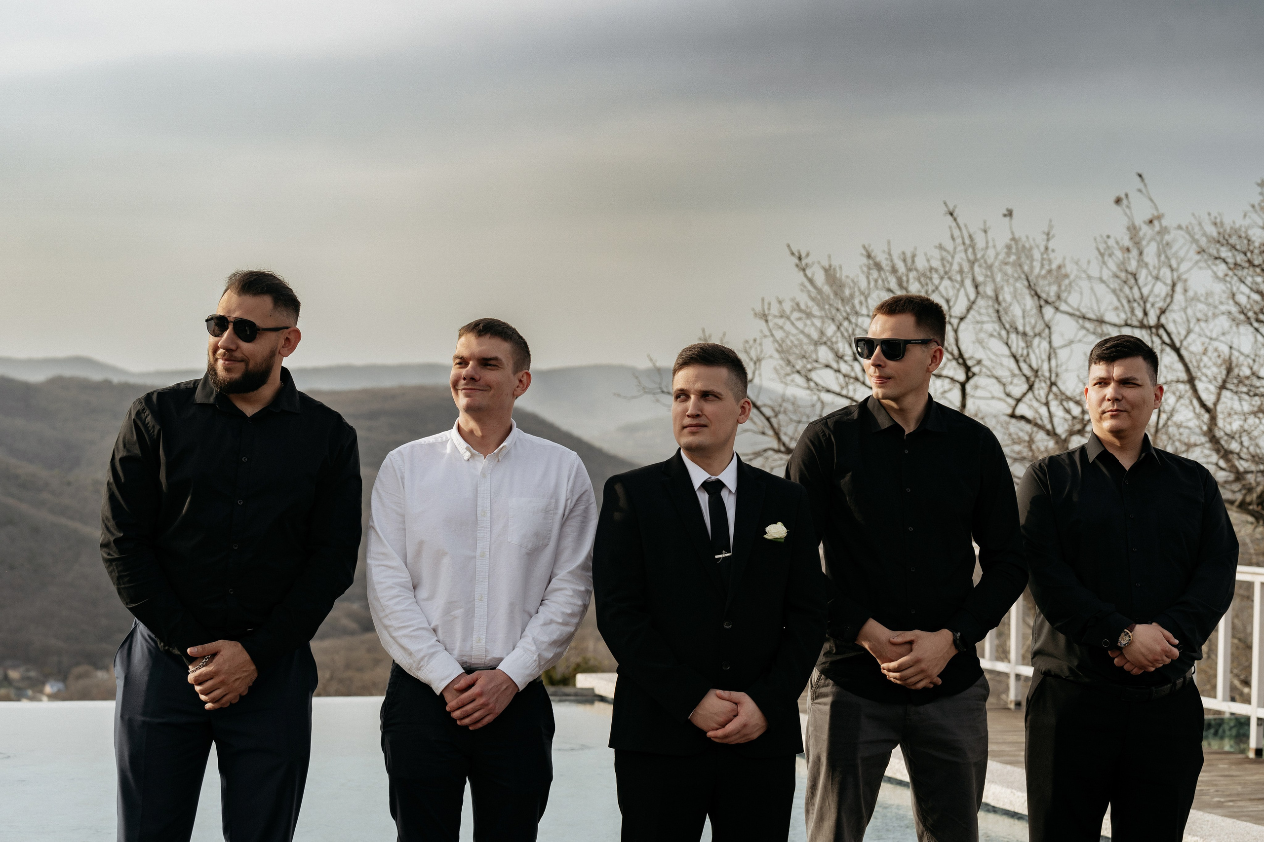 друзья жениха, свадебная фотосессия в Абрау-Дюрсо, свадебный фотограф