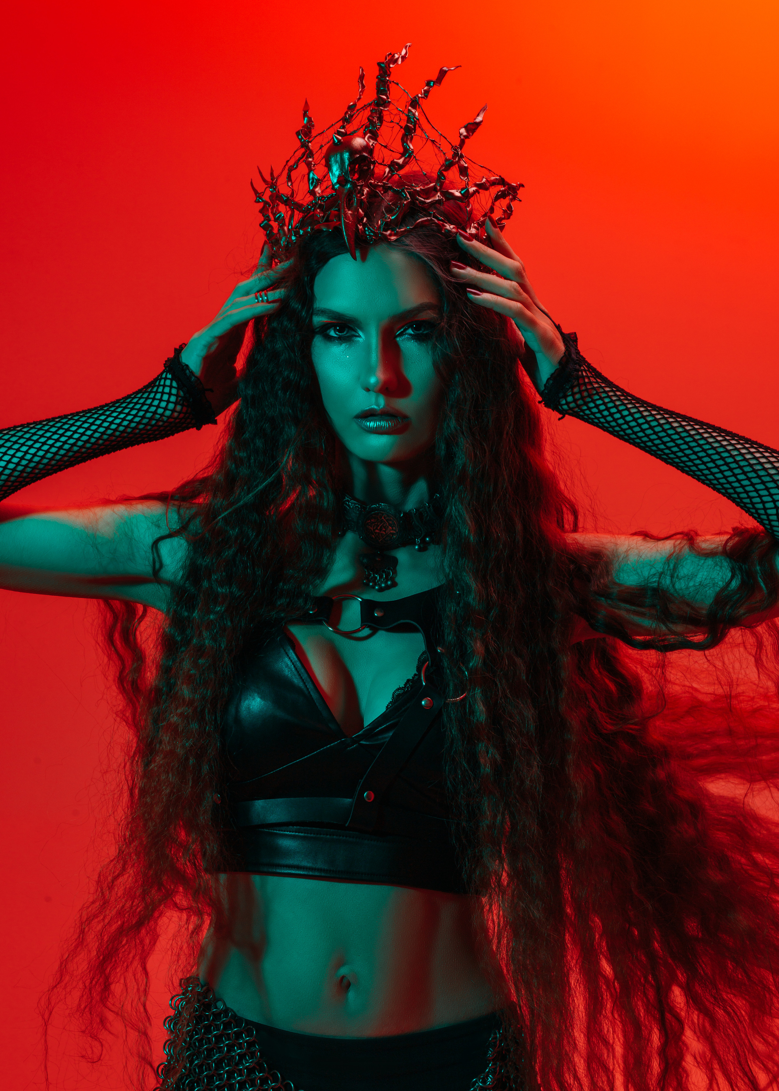 Красная королева неон