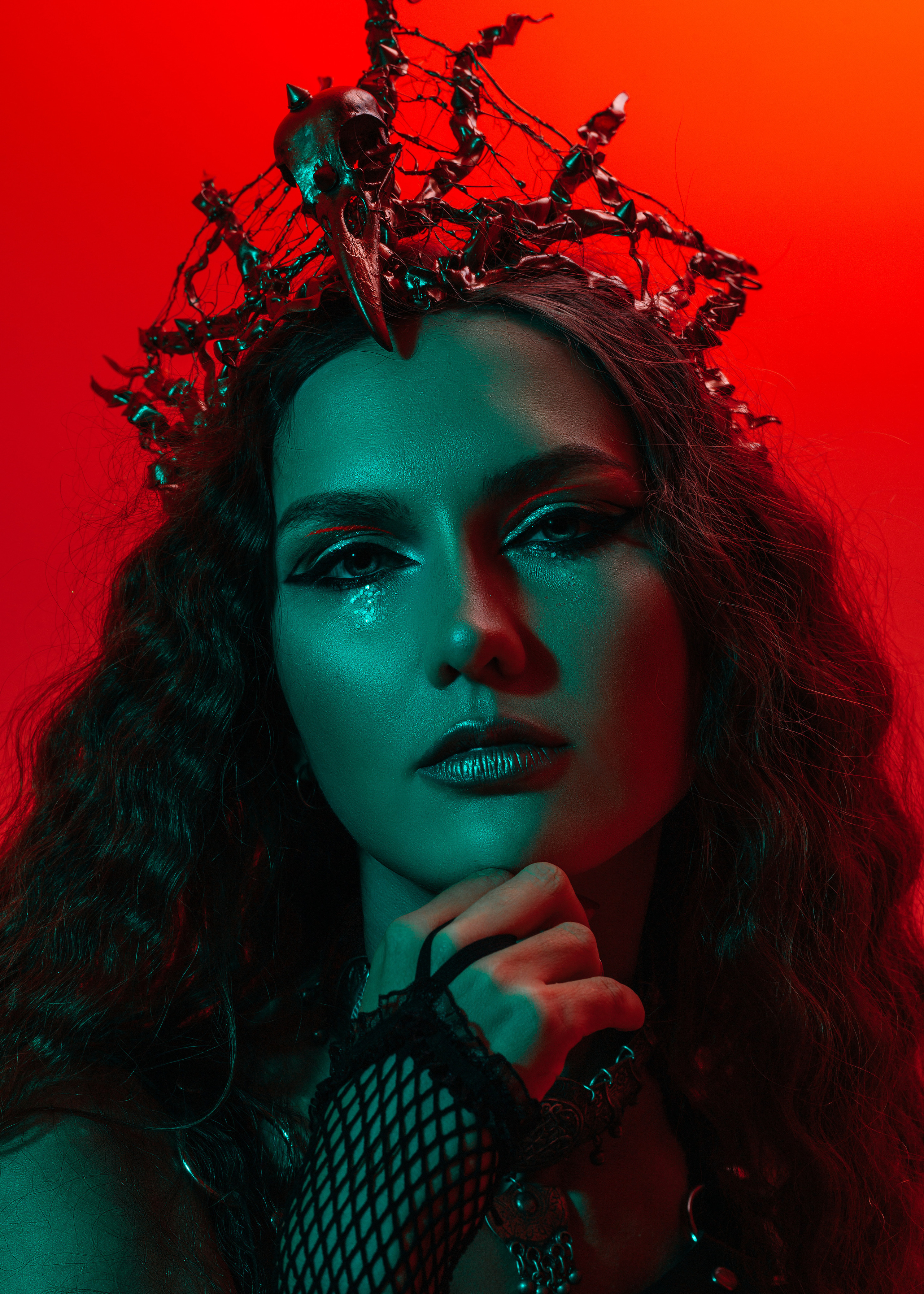 Красная королева неон