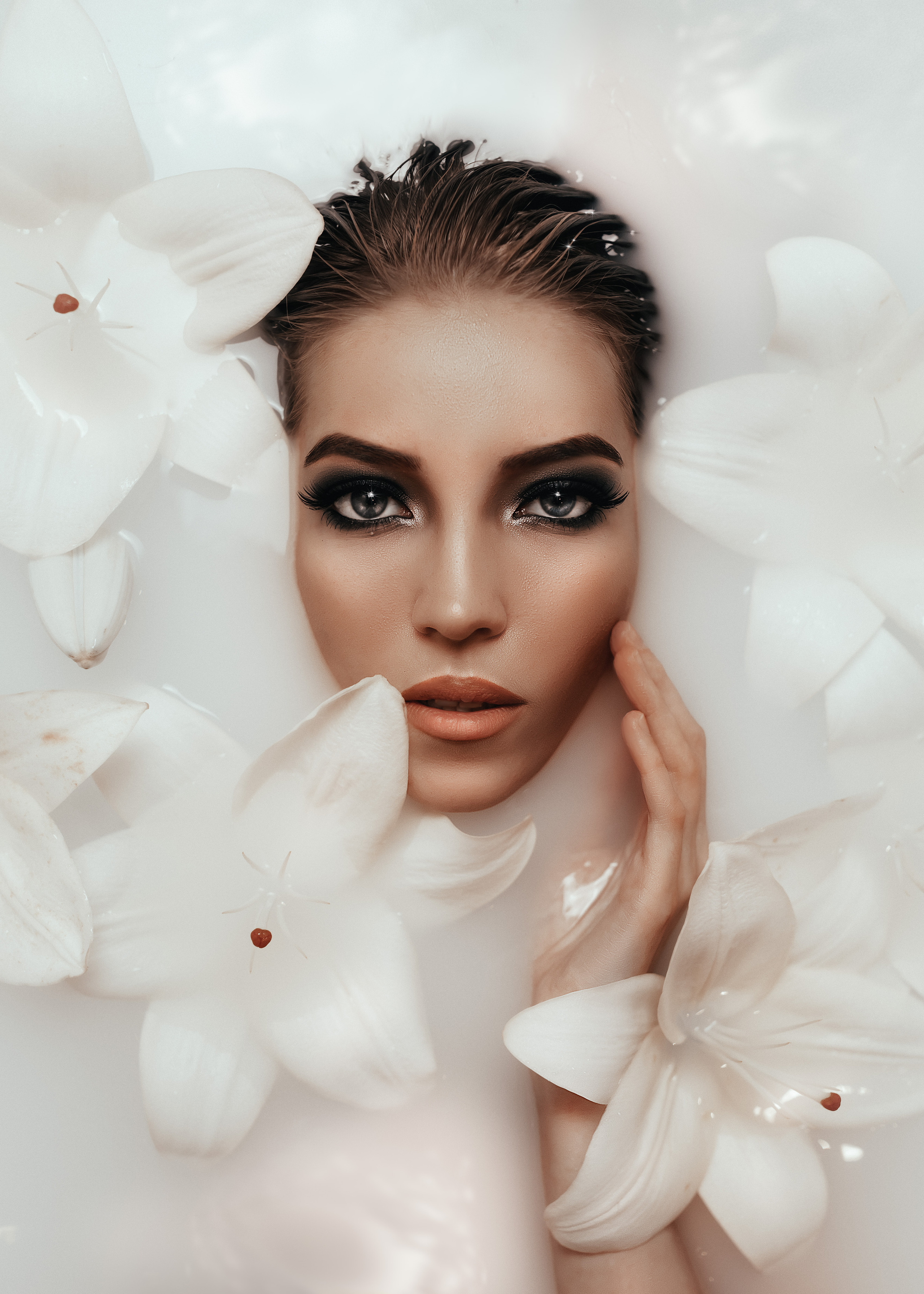 Фс в ванне с лилиями