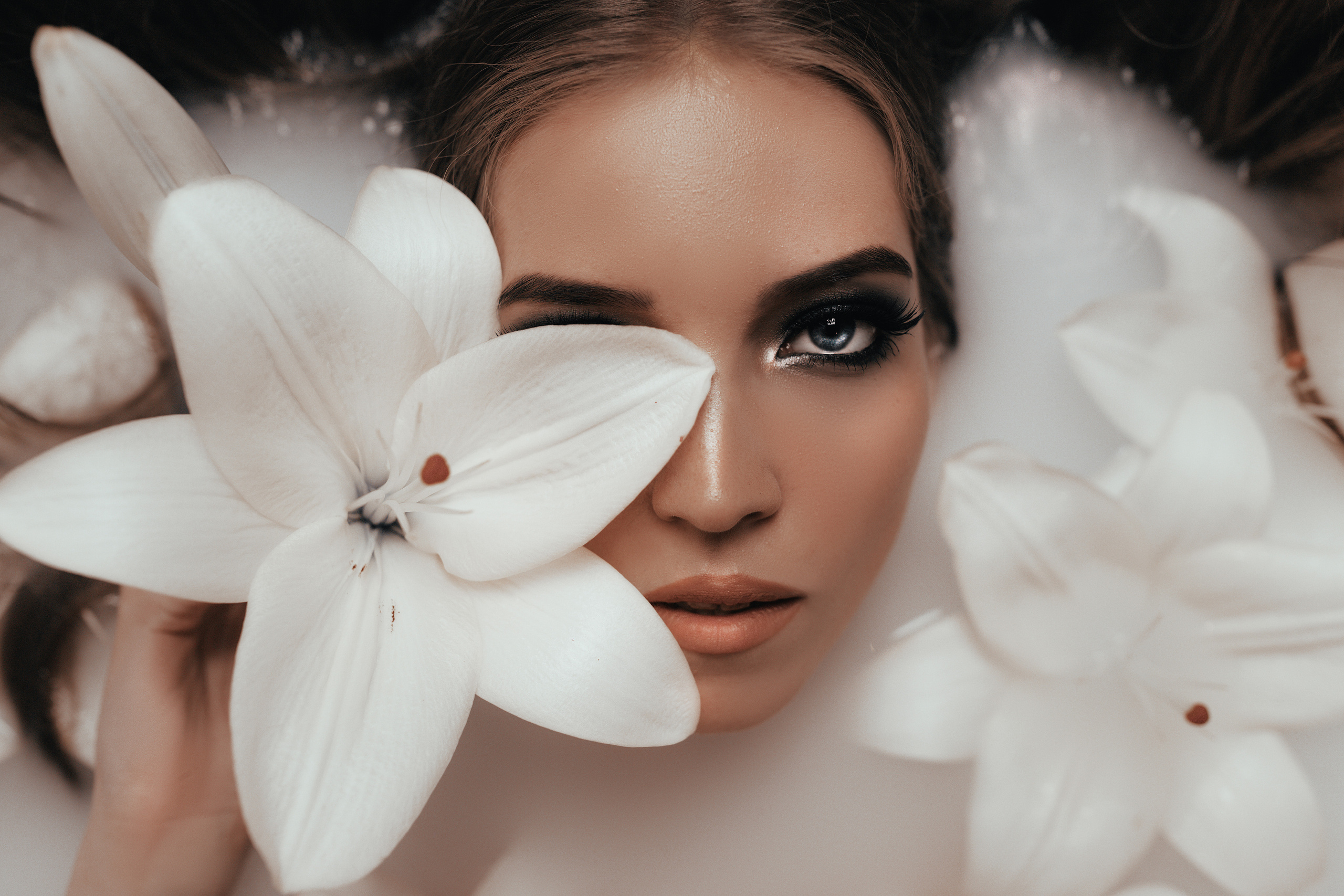 Фс в ванне с лилиями