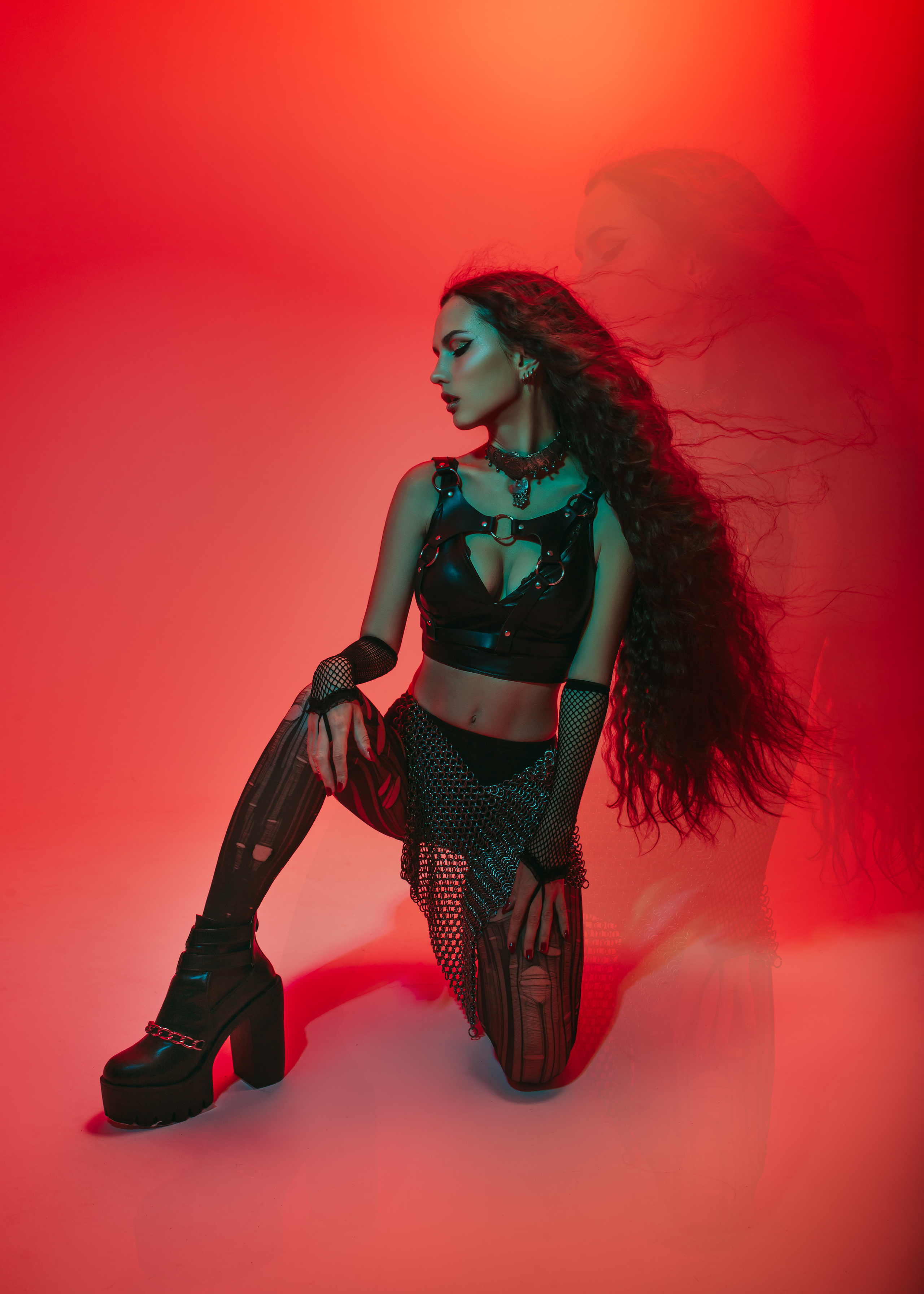 Красная королева неон