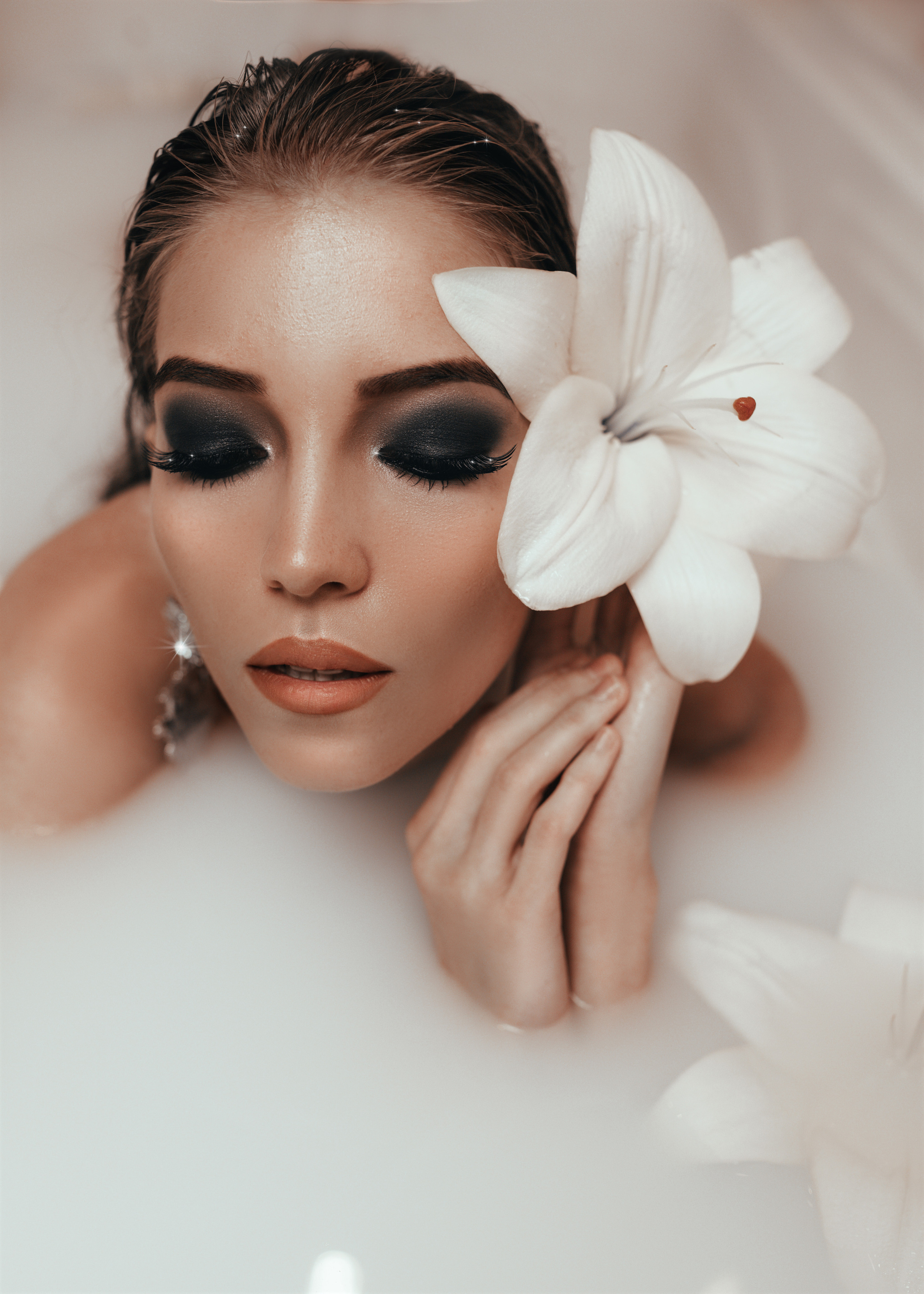 Фс в ванне с лилиями