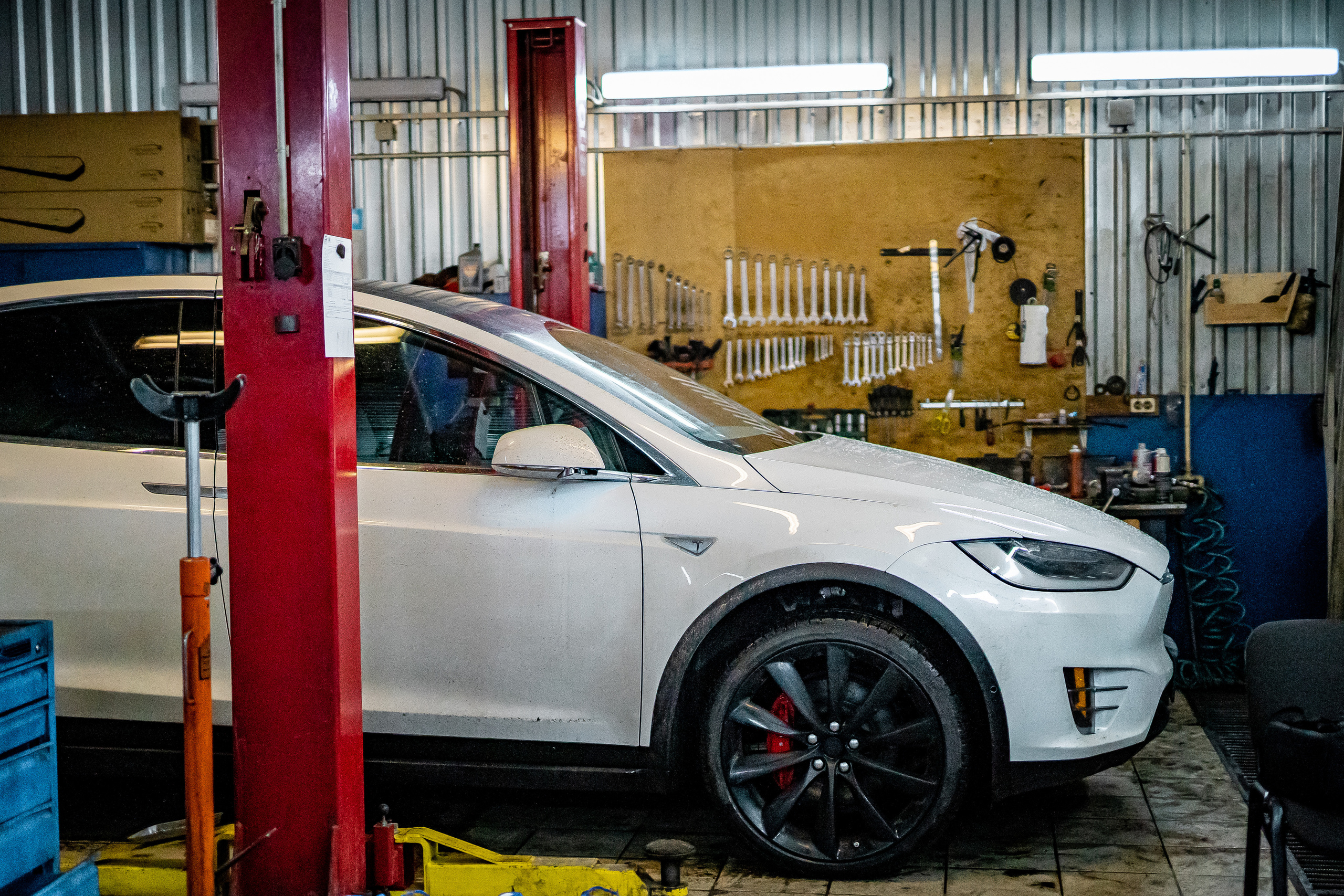 Слесарные работы. Автосервис БМП