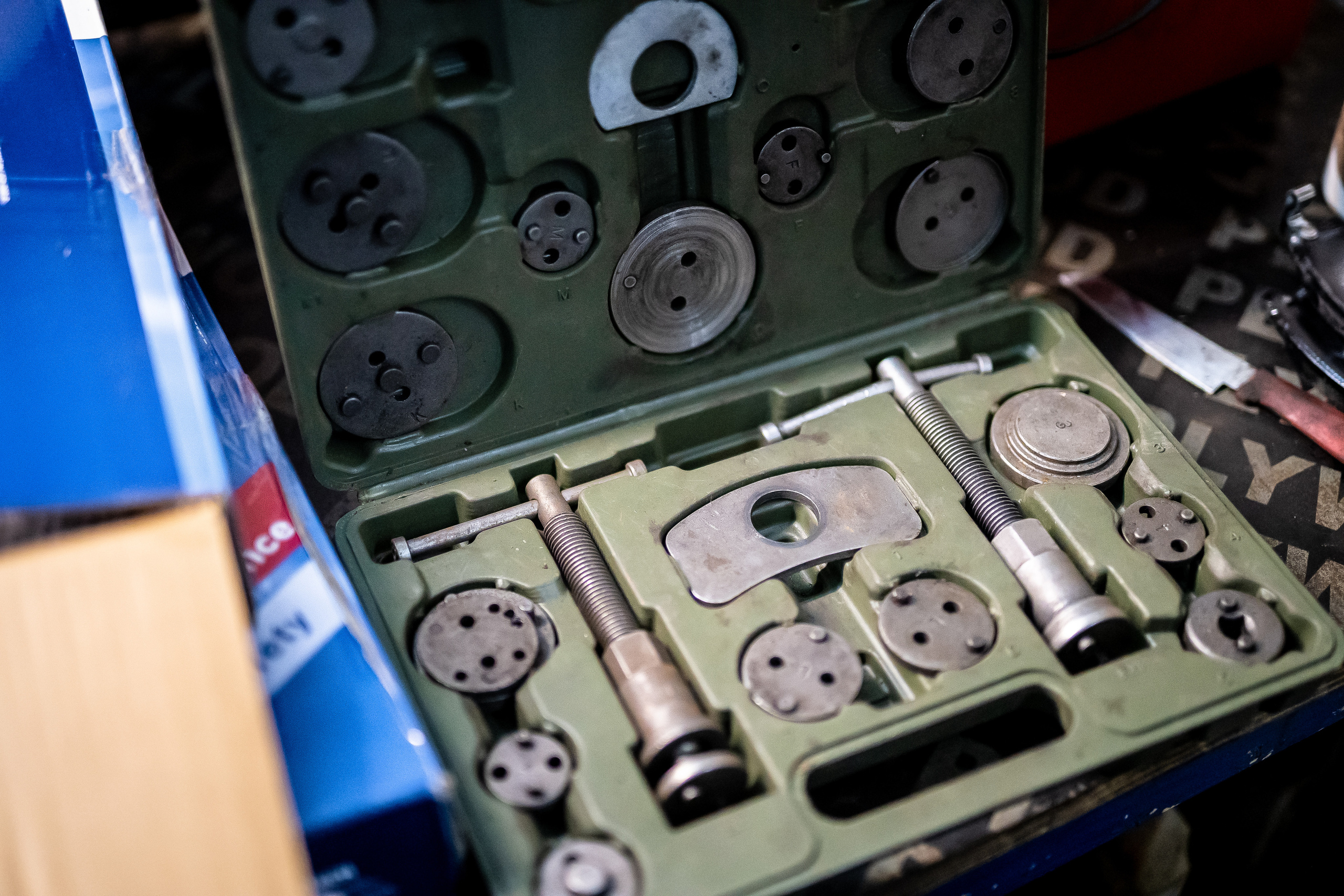 Слесарные работы. Автосервис БМП