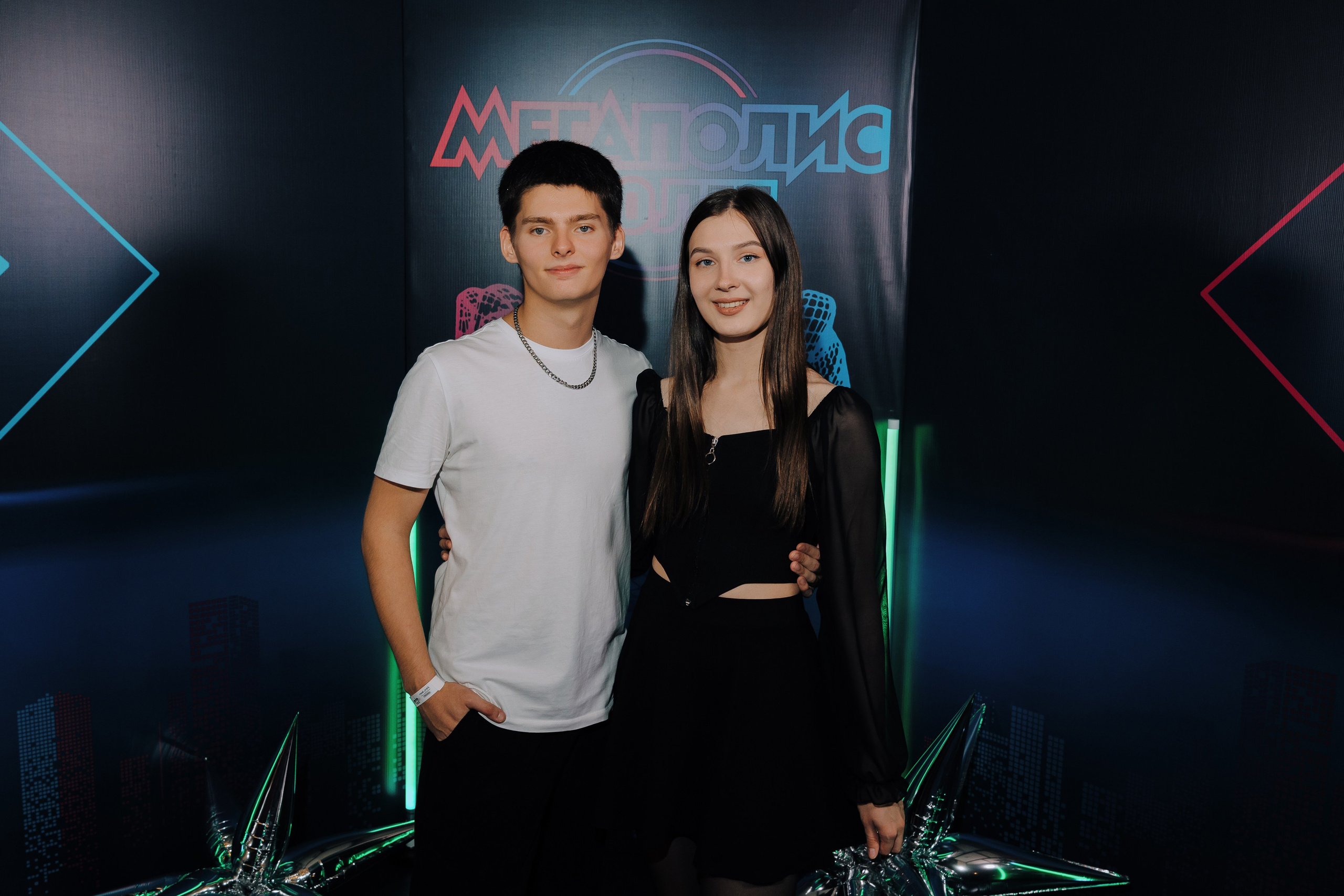 20 ЛЕТ МЕГАПОЛИС ЧЕЛЯБИНСК ХЕДЛАЙНЕР ЕЛКА. Репортажный фотограф Зуев Роман г. Челябинск