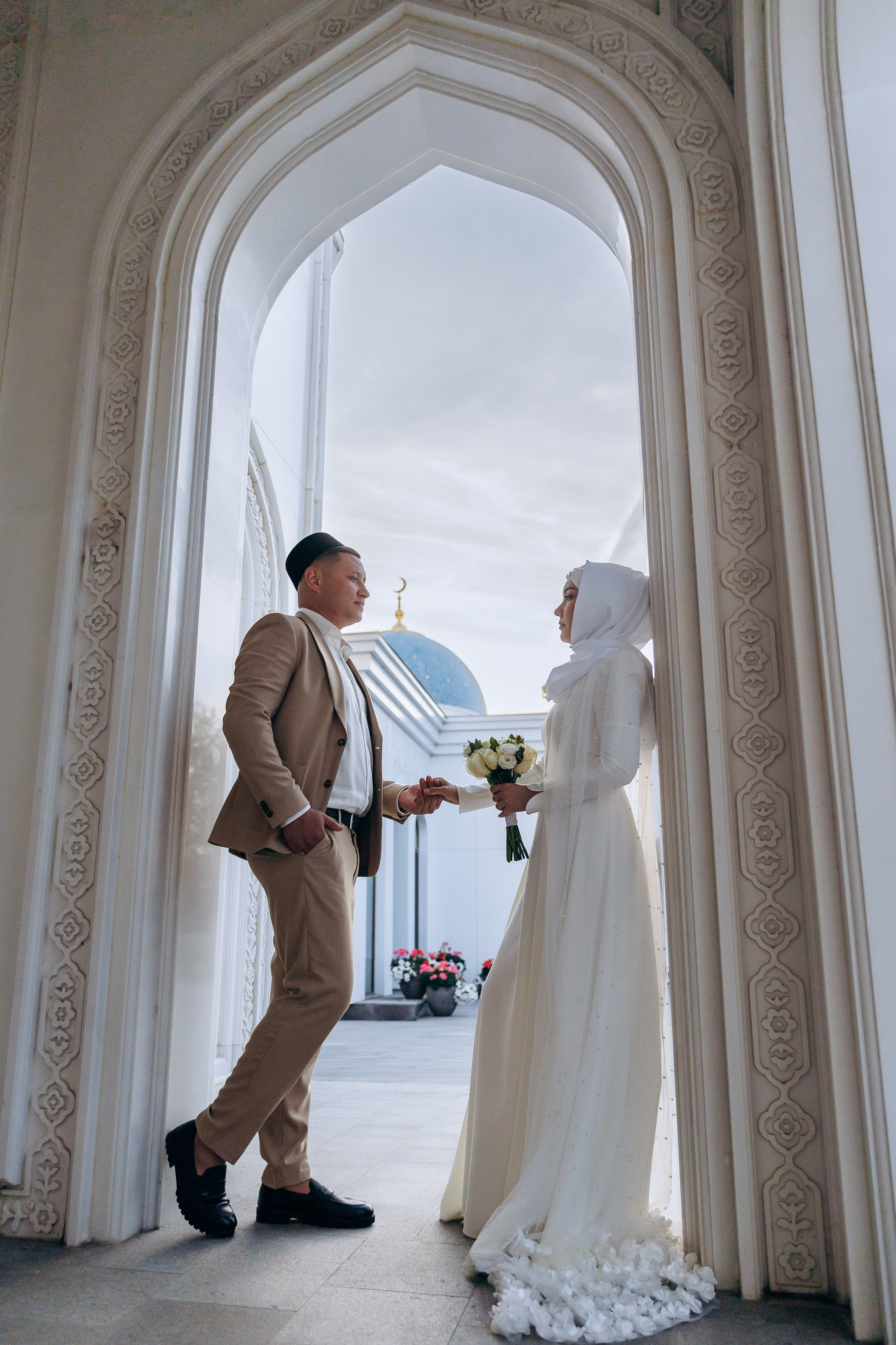 никах в мечети Ирек, фотосессия в мечети Ирек, фотограф на никах в Казани Ranas4you, образ невесты на никах, завязывание платка Казань, платье на никах Казань