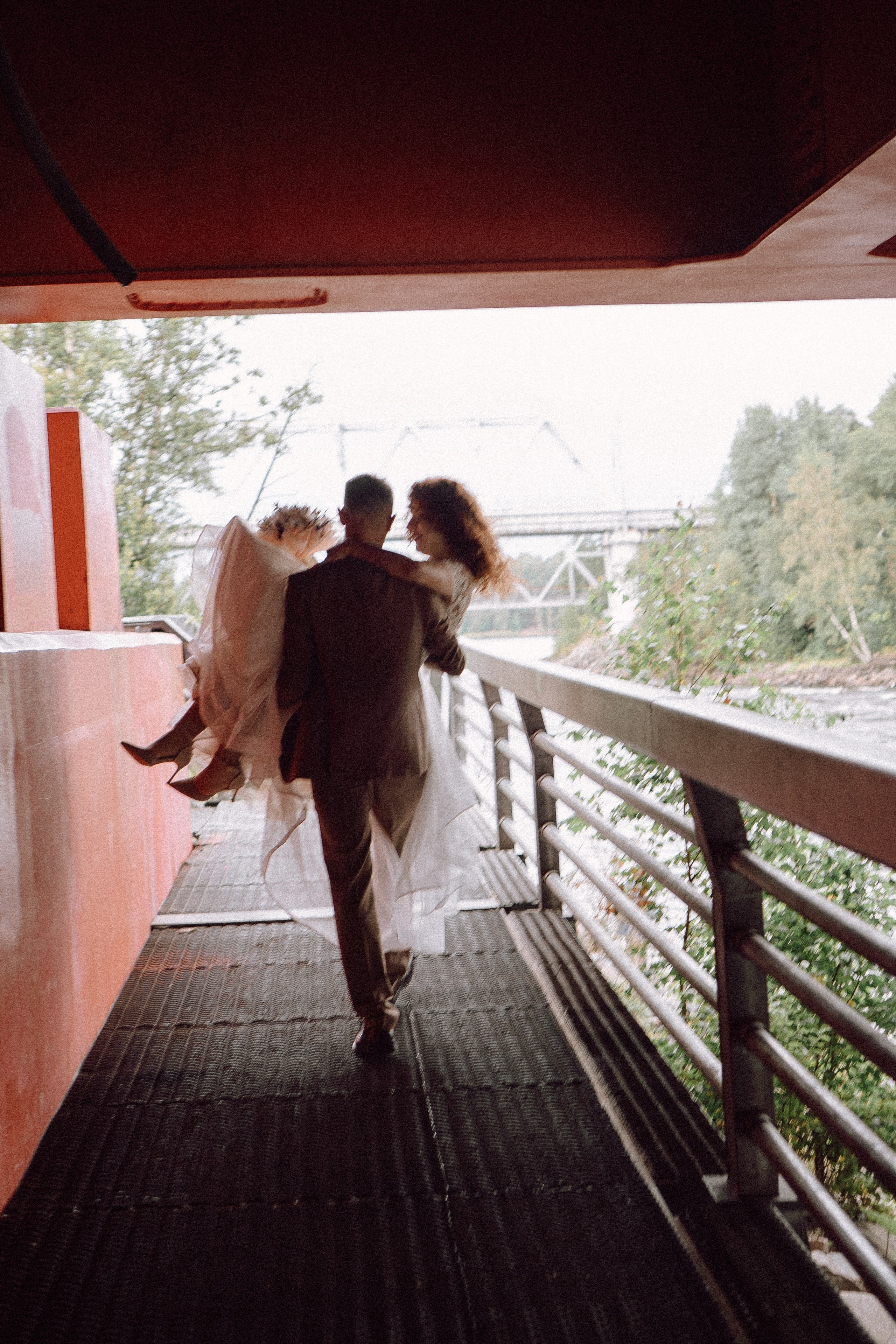 СВАДЕБНАЯ ФОТОСЕССИИЯ ПАРЫ В ГОРОДЕ ПРИОЗЕРСК В СОСНОВОМ ЛЕСУ И С ПИКАПОМ. Профессиональный фотограф, Санкт-Петербург — Виктория Богомолова