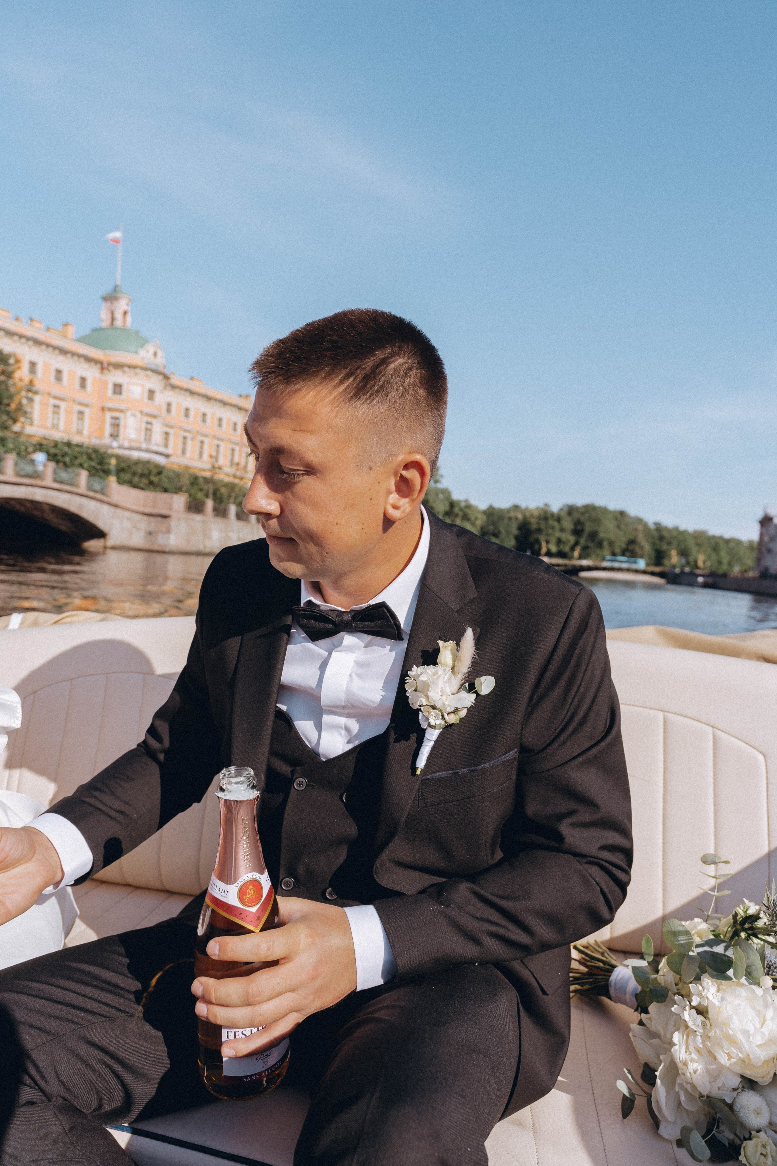 СВАДЕНБНАЯ СЬЕМКА НА КАТЕРЕ ПО КАНАЛАМ САНКТ-ПЕТЕРБУРГА И В АКВАТОРИИ НЕВЫ. Профессиональный фотограф, Санкт-Петербург — Виктория Богомолова