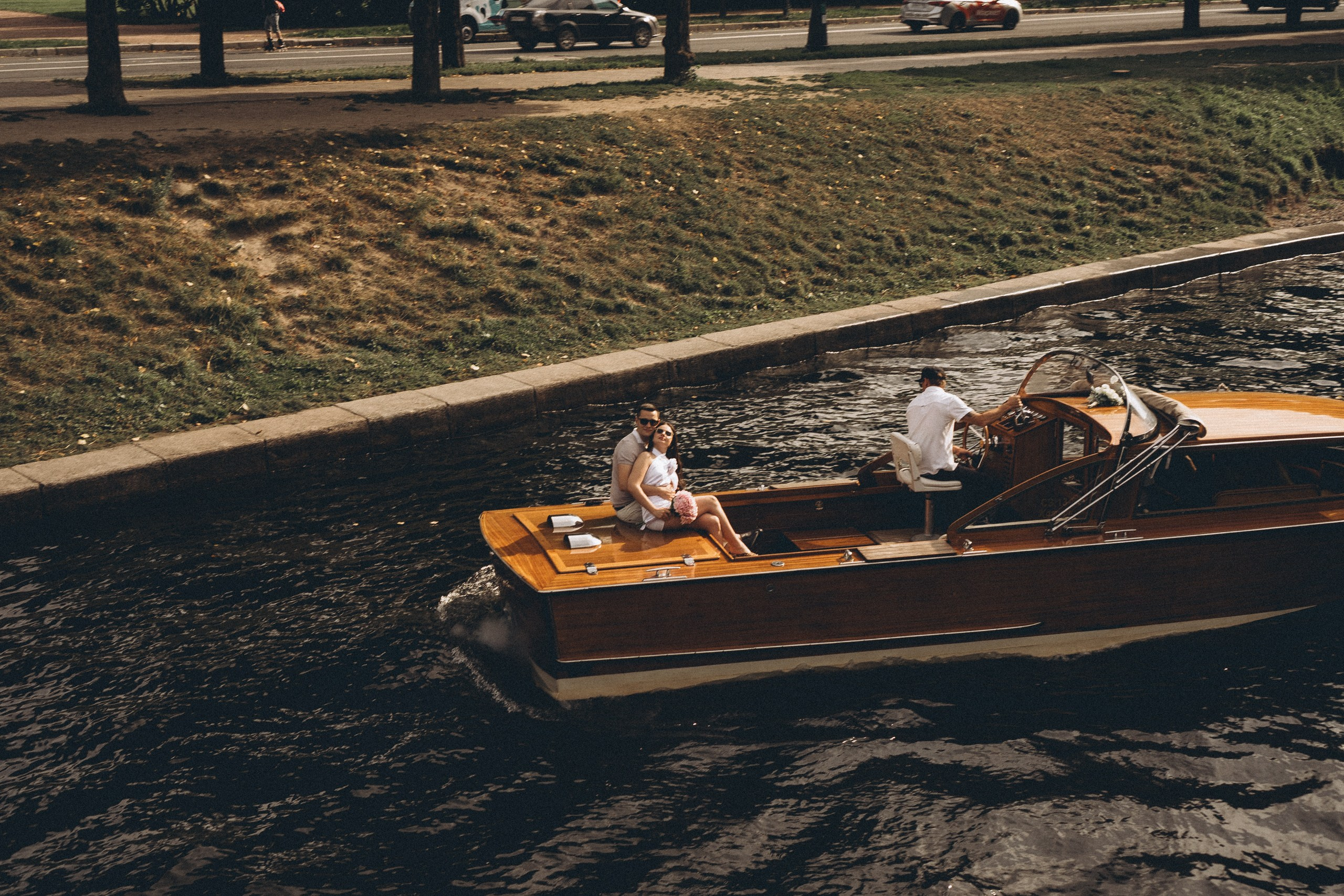 СВАДЕНБНАЯ СЬЕМКА НА КАТЕРЕ ПО КАНАЛАМ САНКТ-ПЕТЕРБУРГА И В АКВАТОРИИ НЕВЫ. Профессиональный фотограф, Санкт-Петербург — Виктория Богомолова