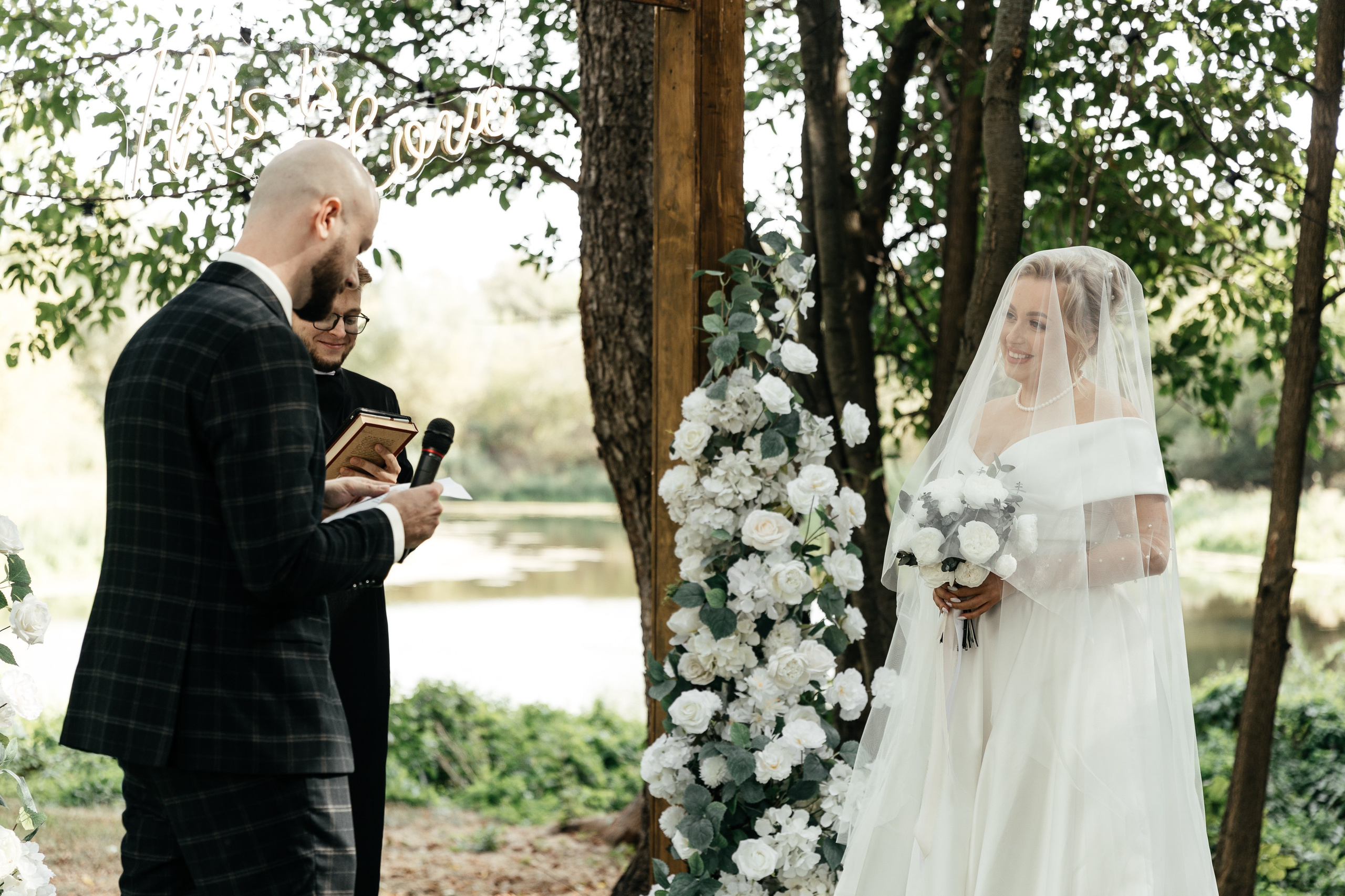 Свадебный фотограф Уфа — Руслан ГабдлисламовЖивые эмоции, красивые кадры, воспоминания на всю жизнь.Работаю по всей Республике Башкортоста. Свадебный фотограф Уфа Руслан Габдлисламов