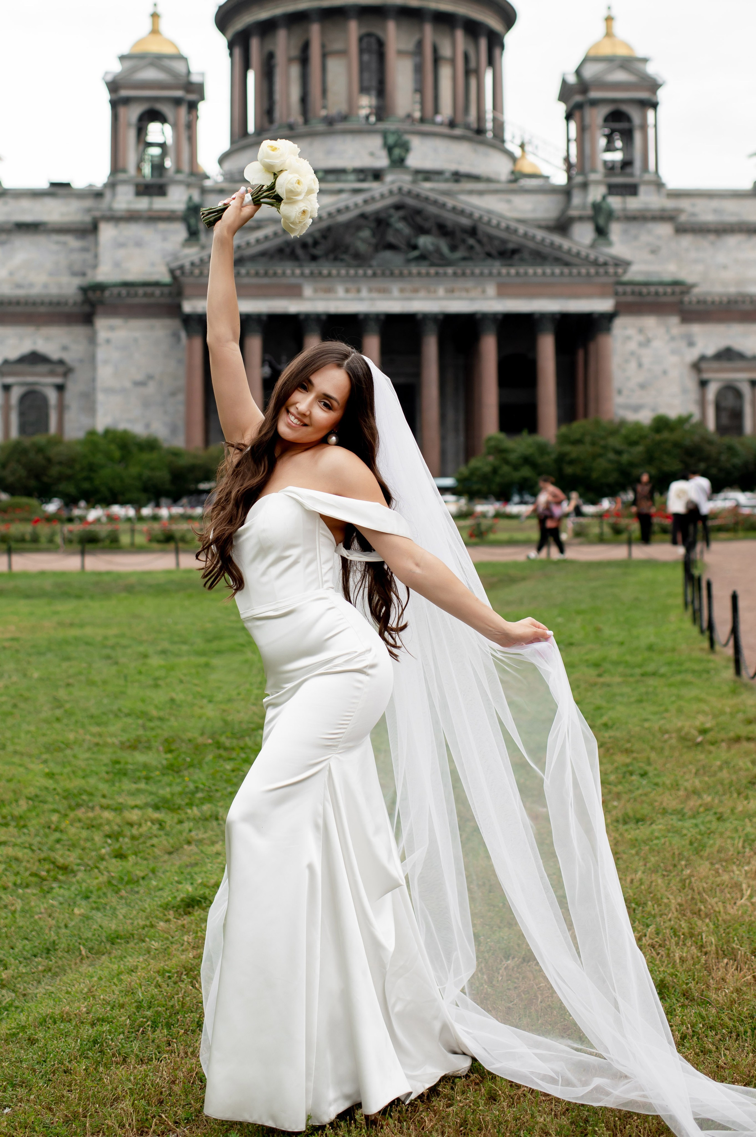 Классическая свадебная фотосессия Аины и Антона по самым красивым местам для свадебной прогулки в Санкт-Петербурге. Портретный, семейный и свадебный фотограф в Санкт-Петербурге и в Пушкине Ширяев Денис