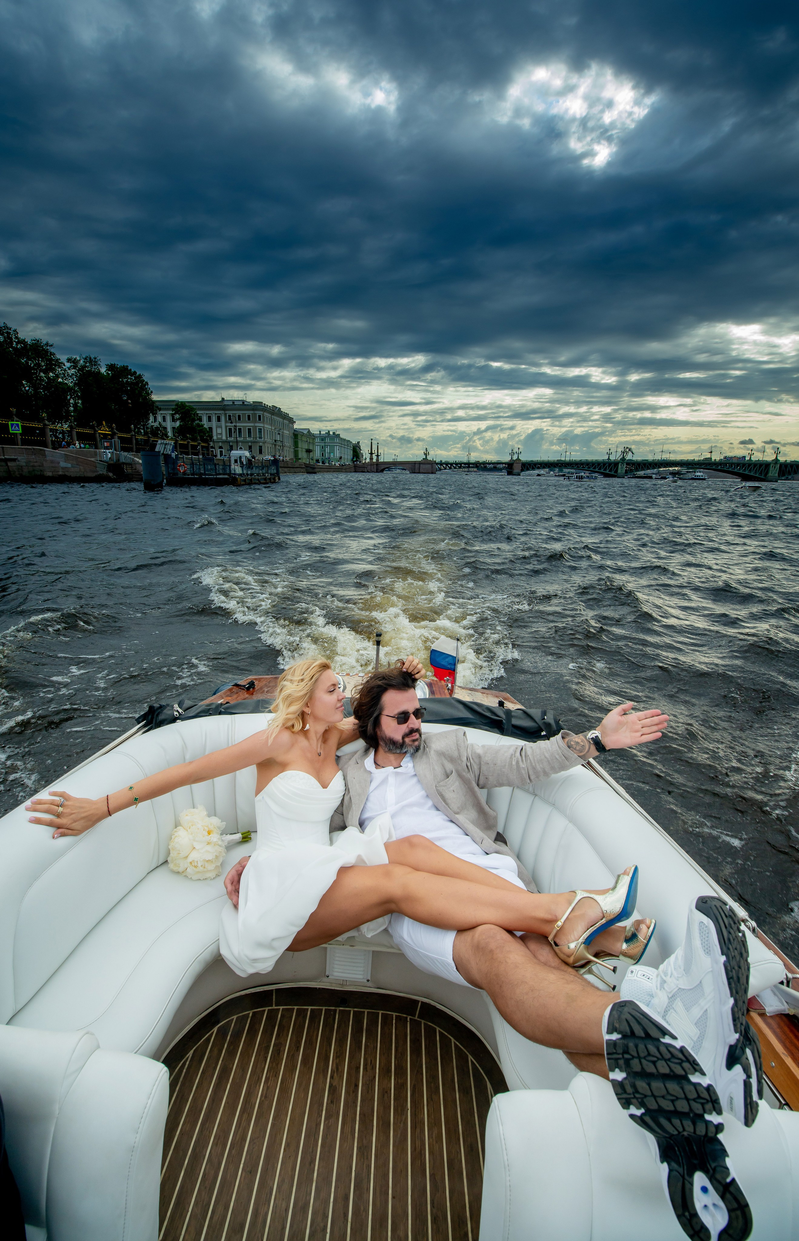 Юлия и Павел (сборы невесты, Невская ратуша, красный Buick, прогулка по рекам на катере). Портретный, семейный и свадебный фотограф в Санкт-Петербурге и в Пушкине Ширяев Денис