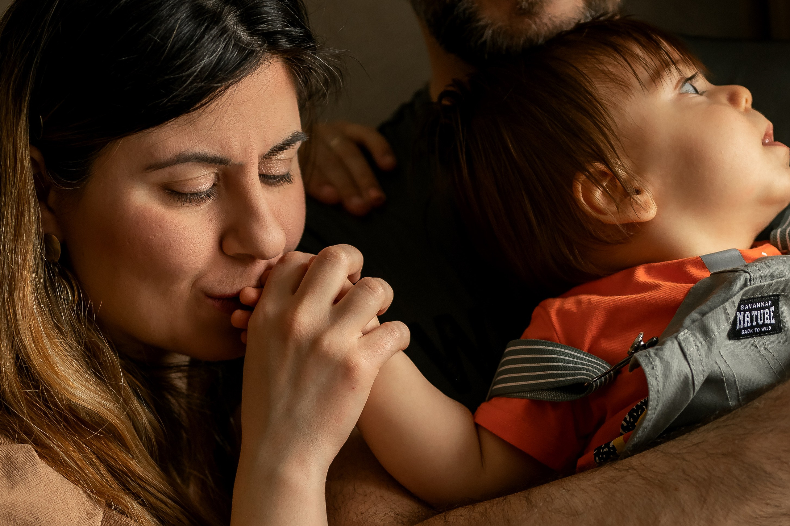 Родители с новорожденным малышом. Фотограф новорождённых, семейный, школьный в городе Калуге Евгения