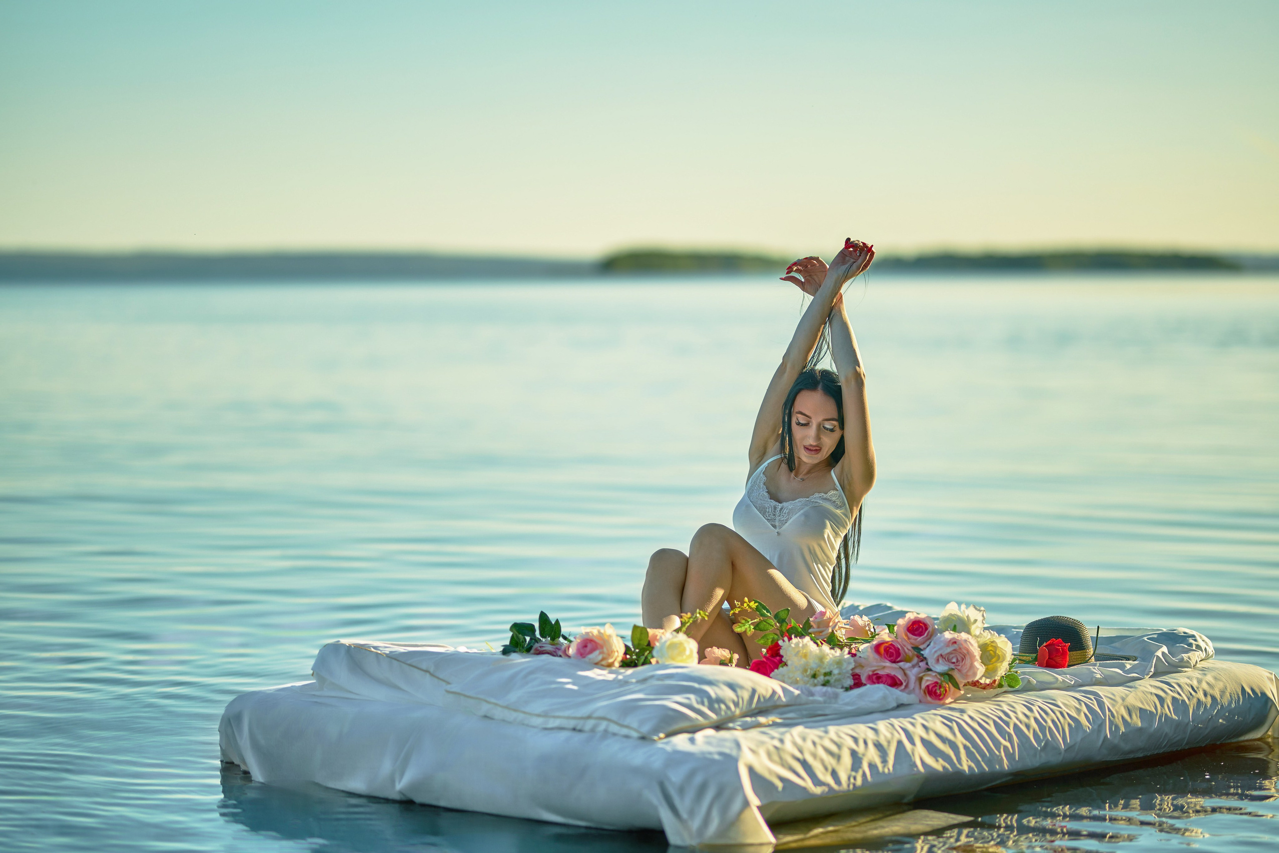 Фотосессия на матрасе с цветами. Владимир Суздалов (ProMaXe) — Портретный фотограф, тематические фотосессии в Чебоксарах