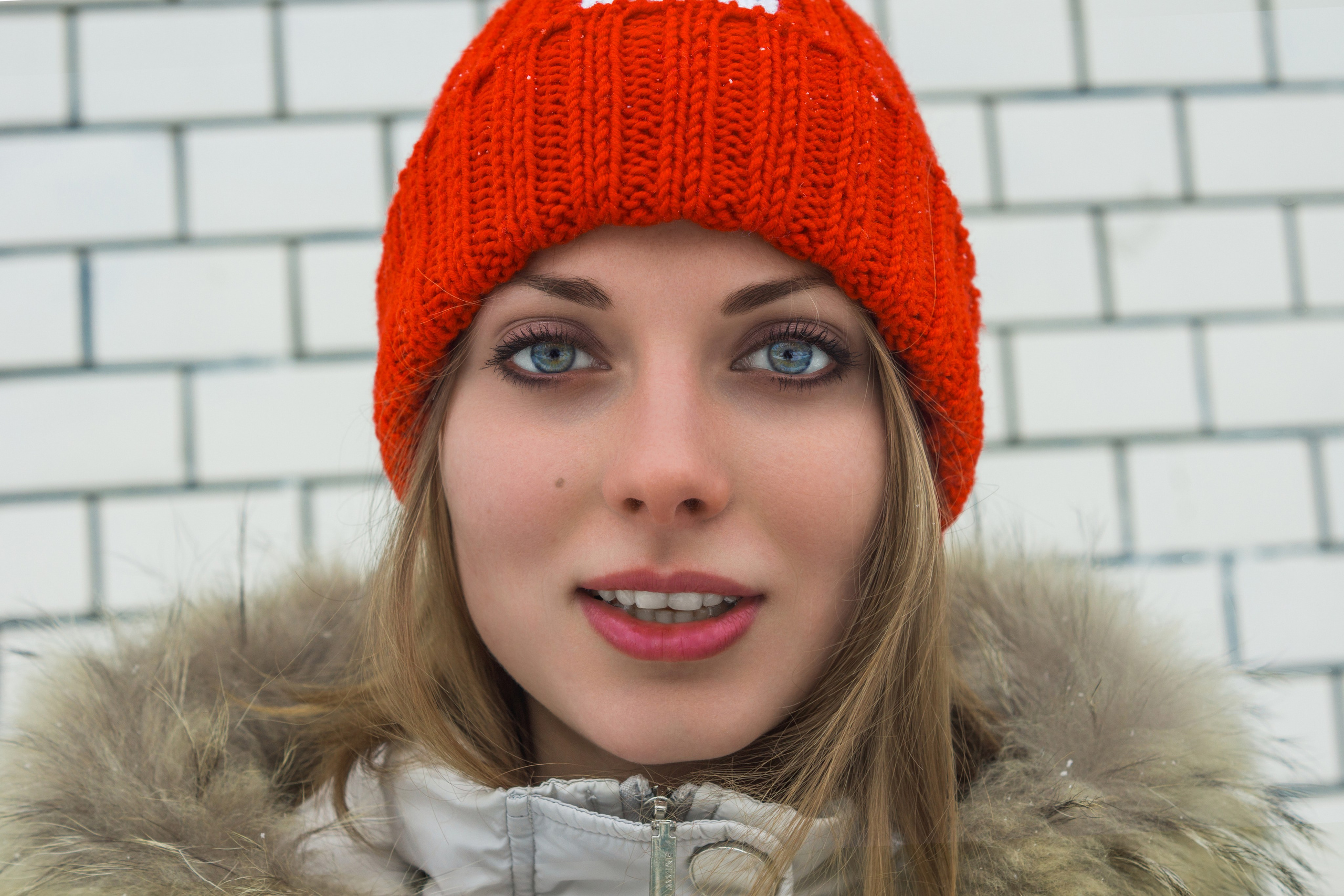 Портретные фотографии девушек на прогулке. Фотограф Евгений Колотилин в Самаре