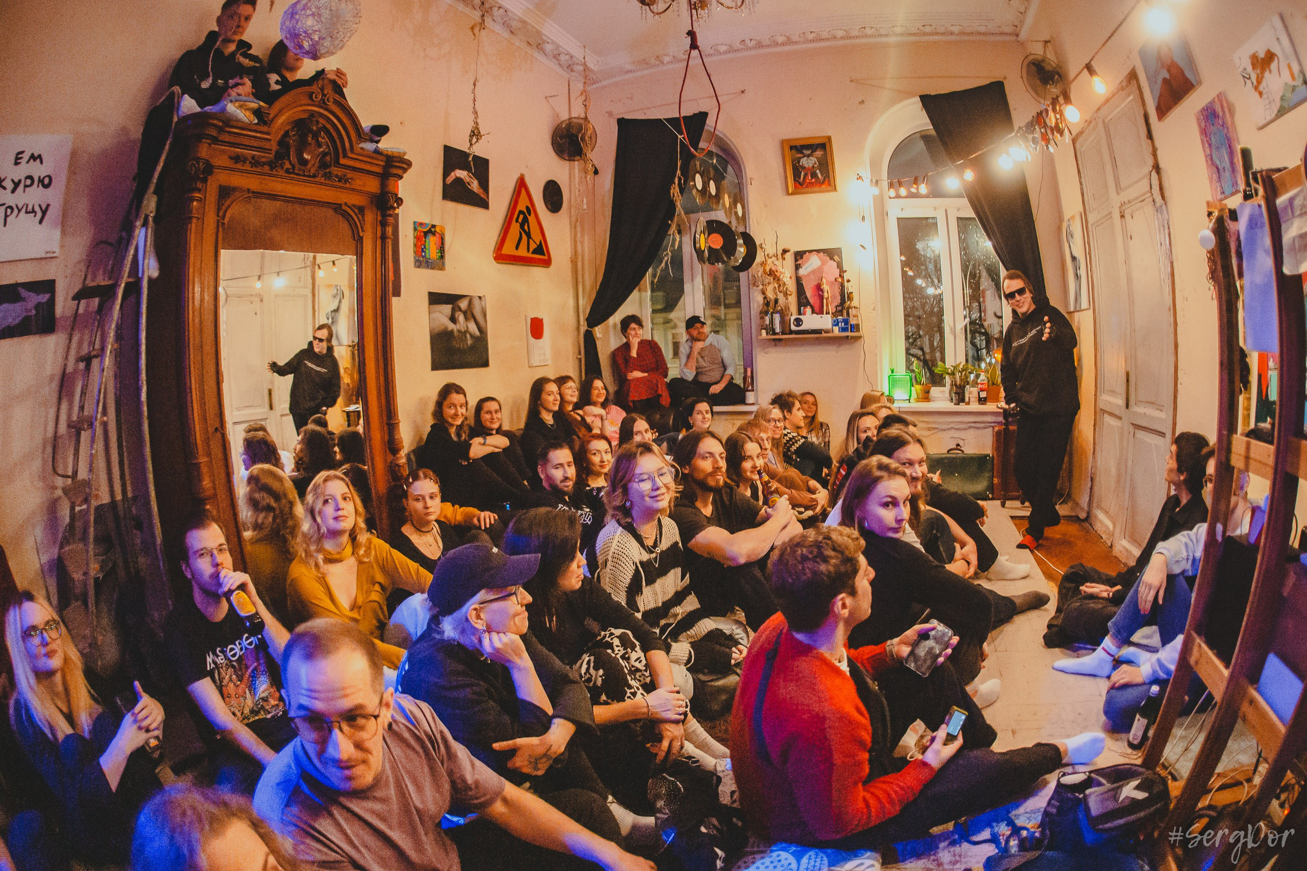 Рома Гонза, Ваня Пинженин, Квартирник у Мищенко, поэты, стихи, совершеннолетие, Санкт-Петербург, Питер, 16.11.2024, SergDor, 16 ноября 2024 года, #SergDor