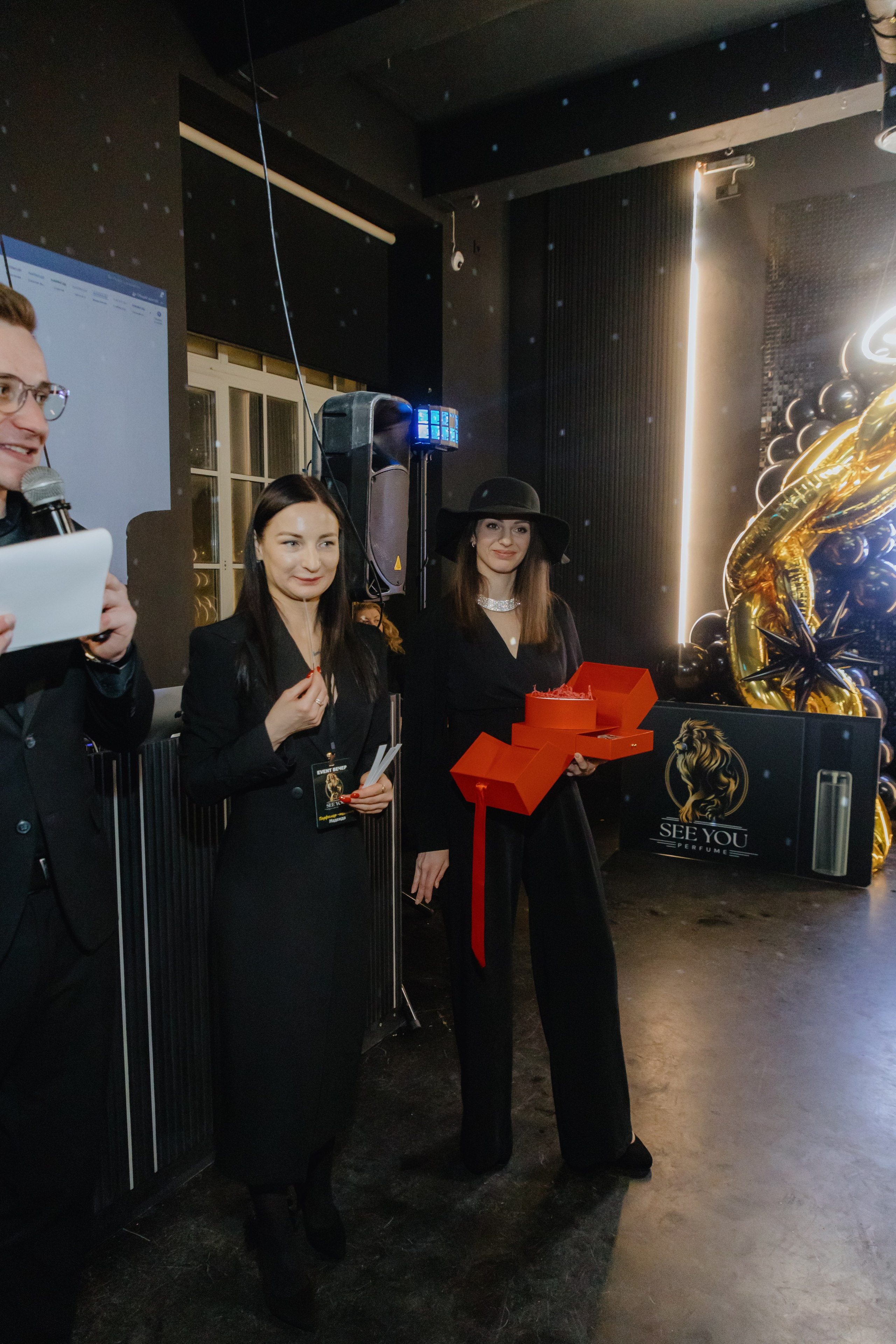 See `You Perfume. Фотограф в Москве и Санкт-Петербурге Дарина