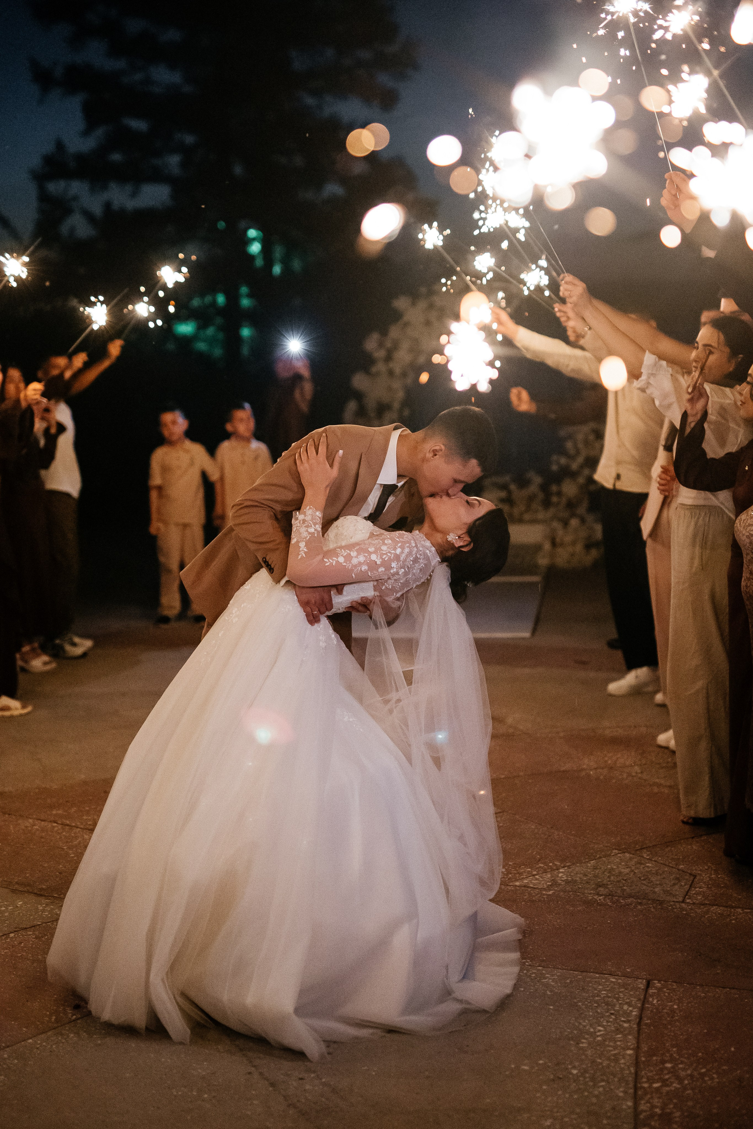 Свадьба в Динопарке. Свадебный фотограф Виктория Чуйко Магнитогорск. Визуал для бизнеса