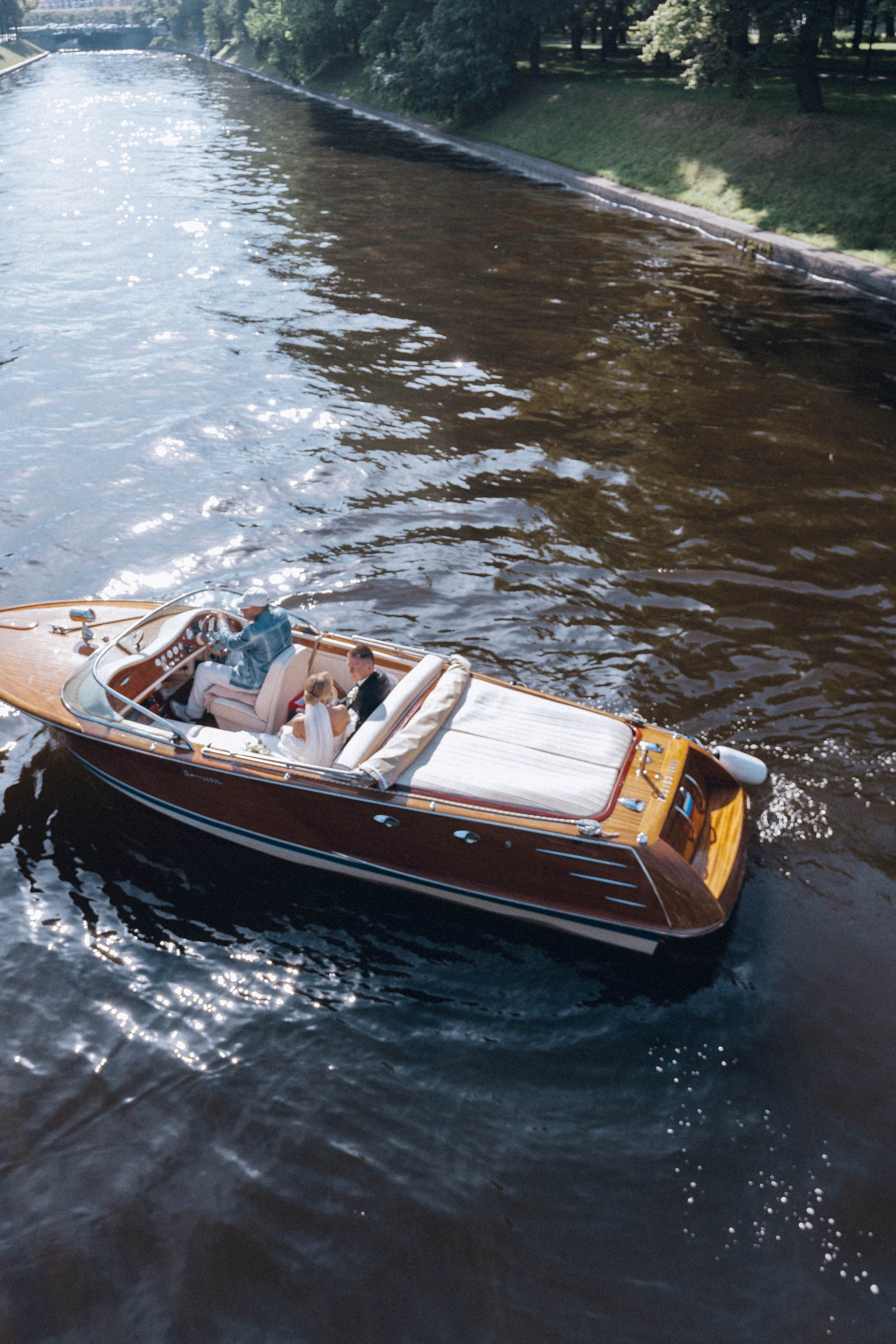 СВАДЕНБНАЯ СЬЕМКА НА КАТЕРЕ ПО КАНАЛАМ САНКТ-ПЕТЕРБУРГА И В АКВАТОРИИ НЕВЫ. Профессиональный фотограф, Санкт-Петербург — Виктория Богомолова