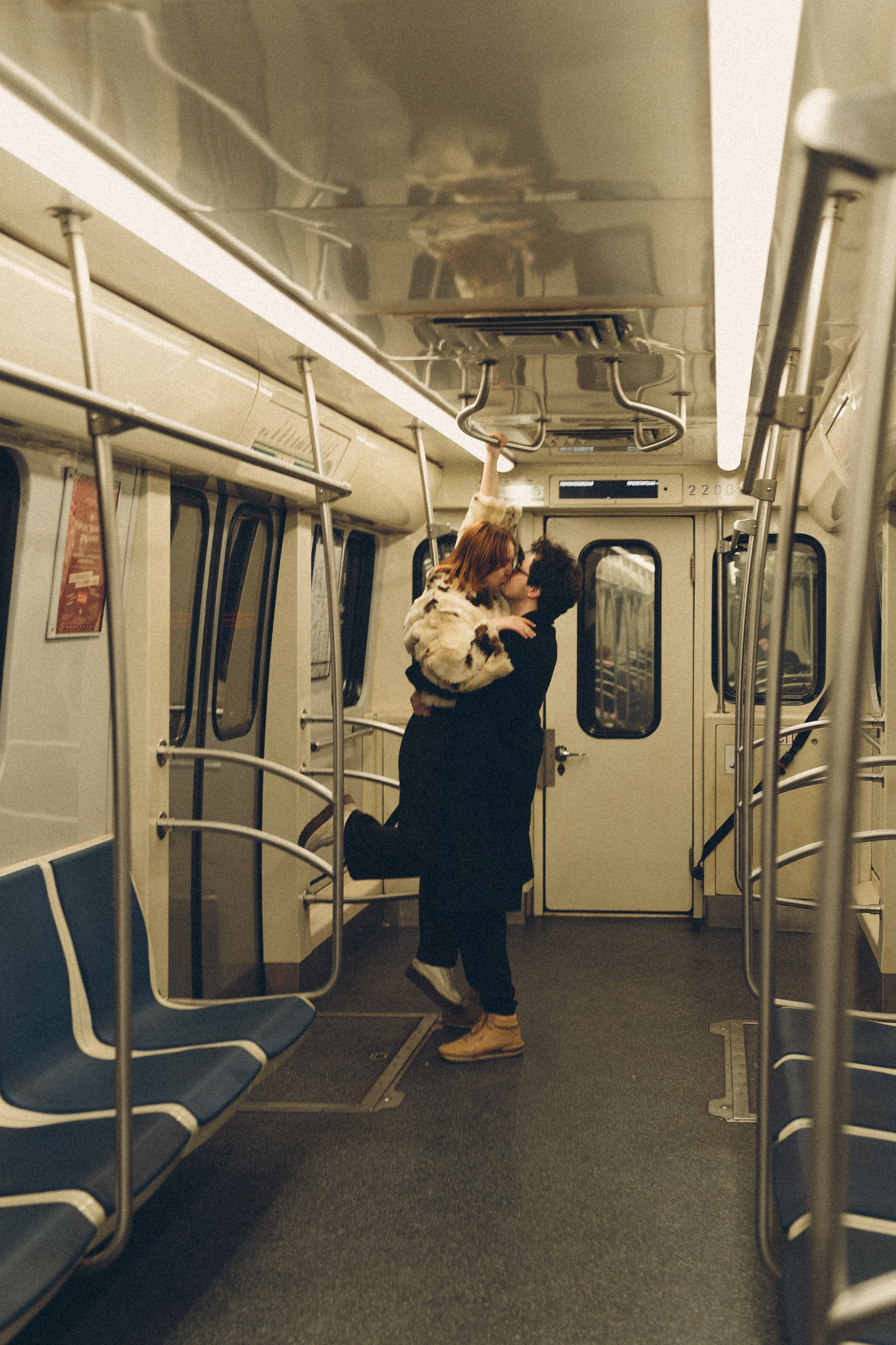 НОВОГОДНЯЯ ФОТОСЕСИИЯ ПАРЫ В МЕТРО ЛЮБОВЬ. Профессиональный фотограф, Санкт-Петербург — Виктория Богомолова