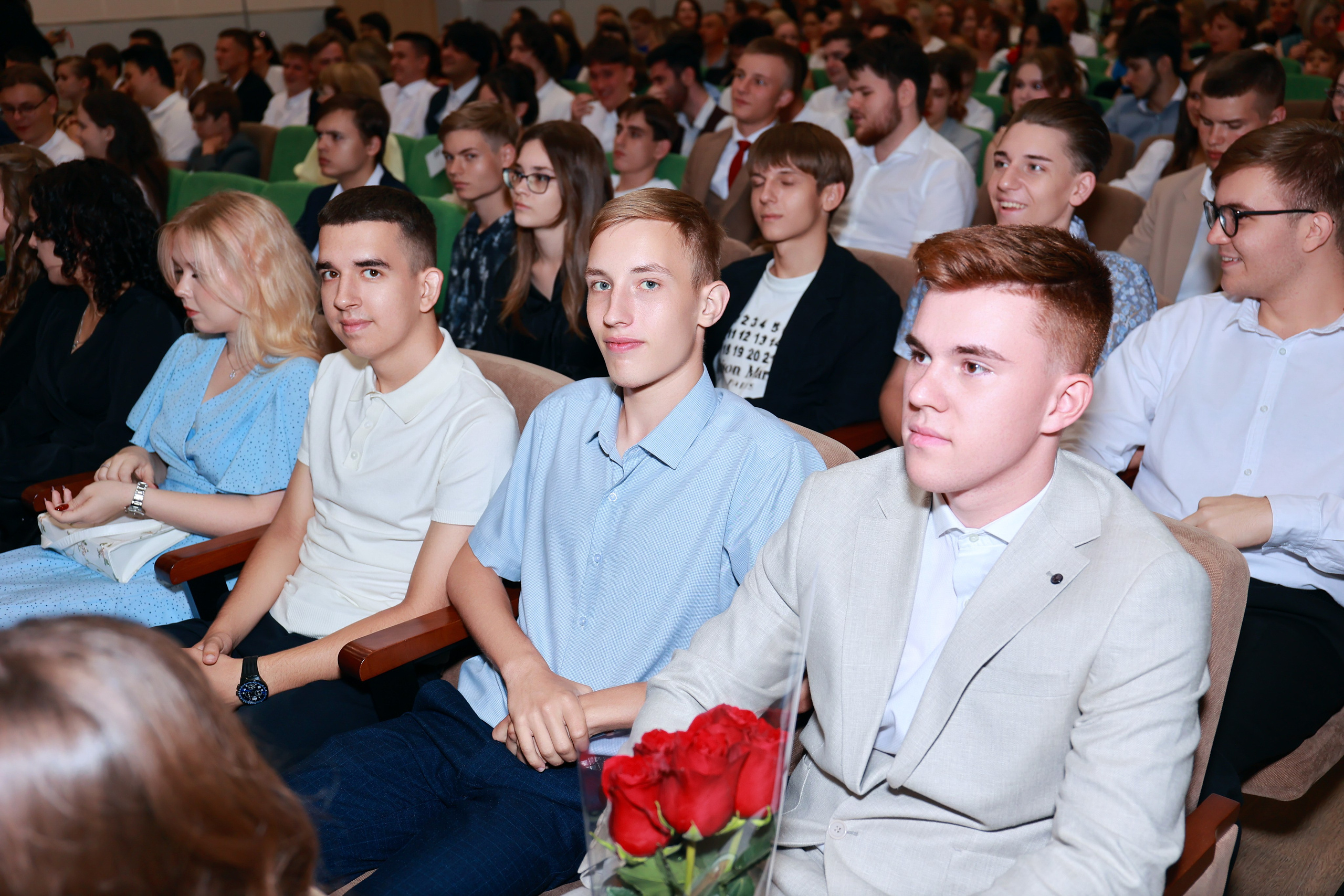 Вручение аттестатов Гимназия 87. Детский семейный фотограф Краснодар