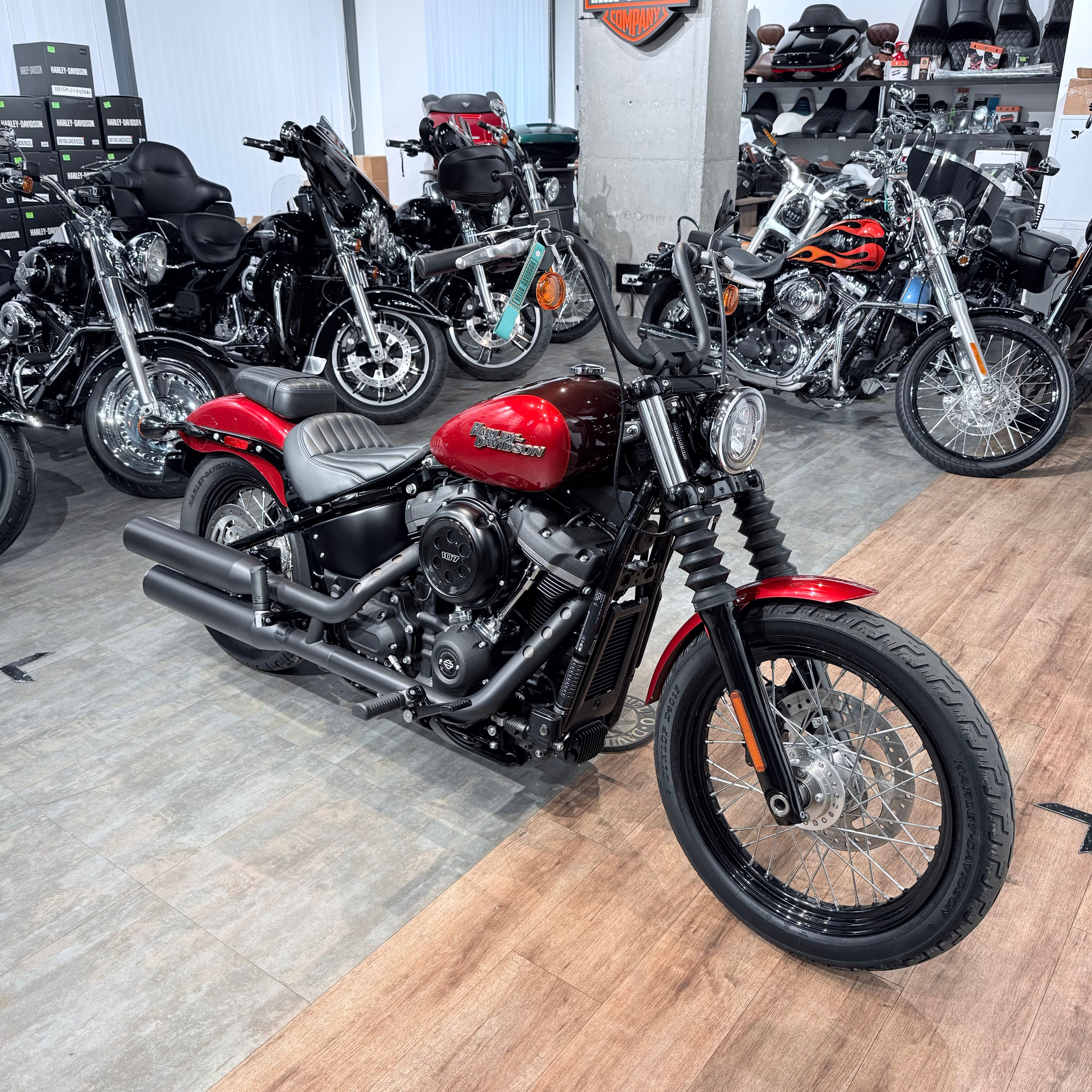 2017 Street Bob 107 ABS Red Pearl Brown. Hello Davidson, Москва. Только хорошие мотоциклы…