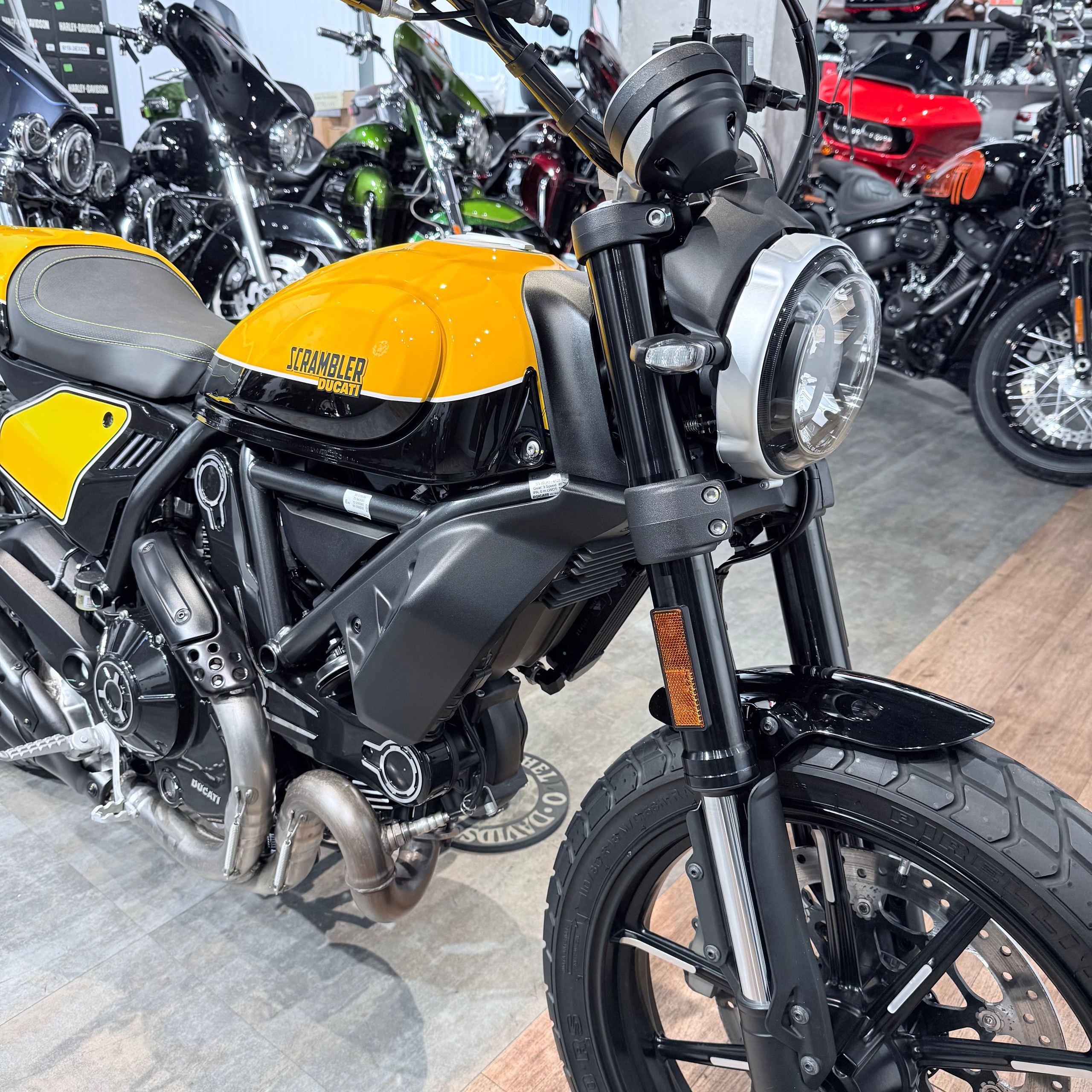 NЕW 2020 DUСАTI Scrambler Shining Blасk Yеllow. Hello Davidson, Москва. Только хорошие мотоциклы…
