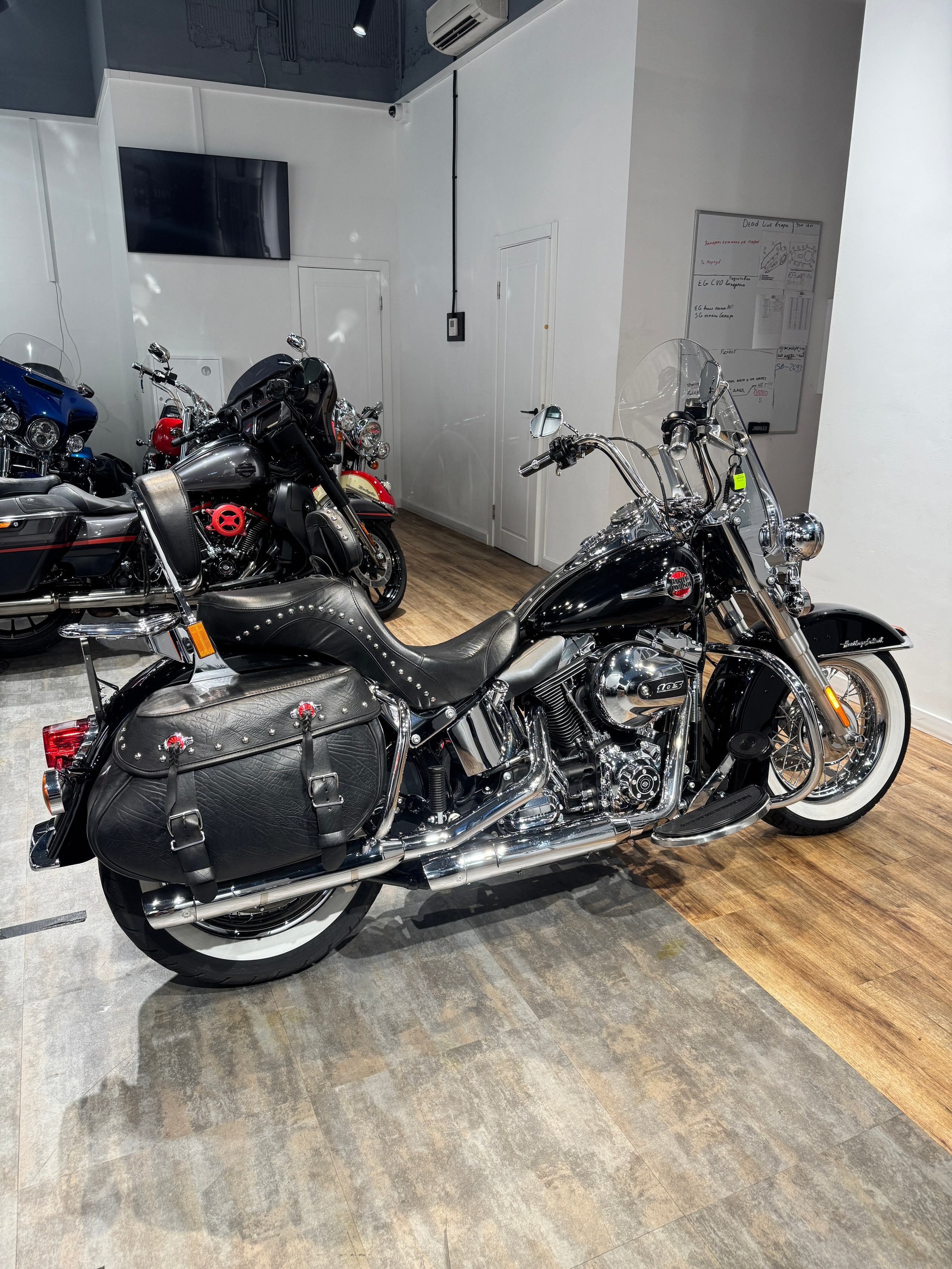 Harley Davidson Дилерский 2015 Heritage Black ABS (Softail) — купить мотоцикл. Hello Davidson, Москва. Только хорошие мотоциклы…