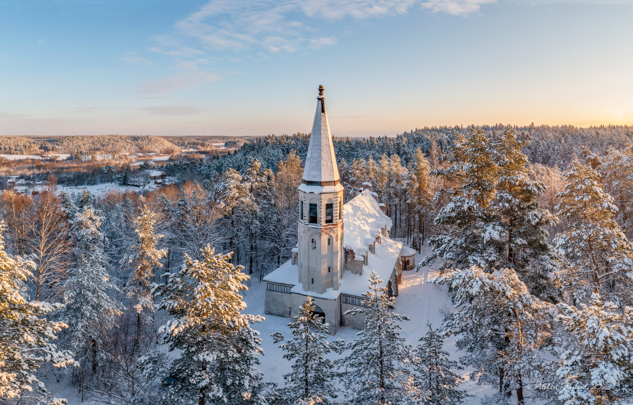 Кирха в пос. Лумиваара. Аэросъемка. Фото и Видео в Карелии. Алексей Фрилунд