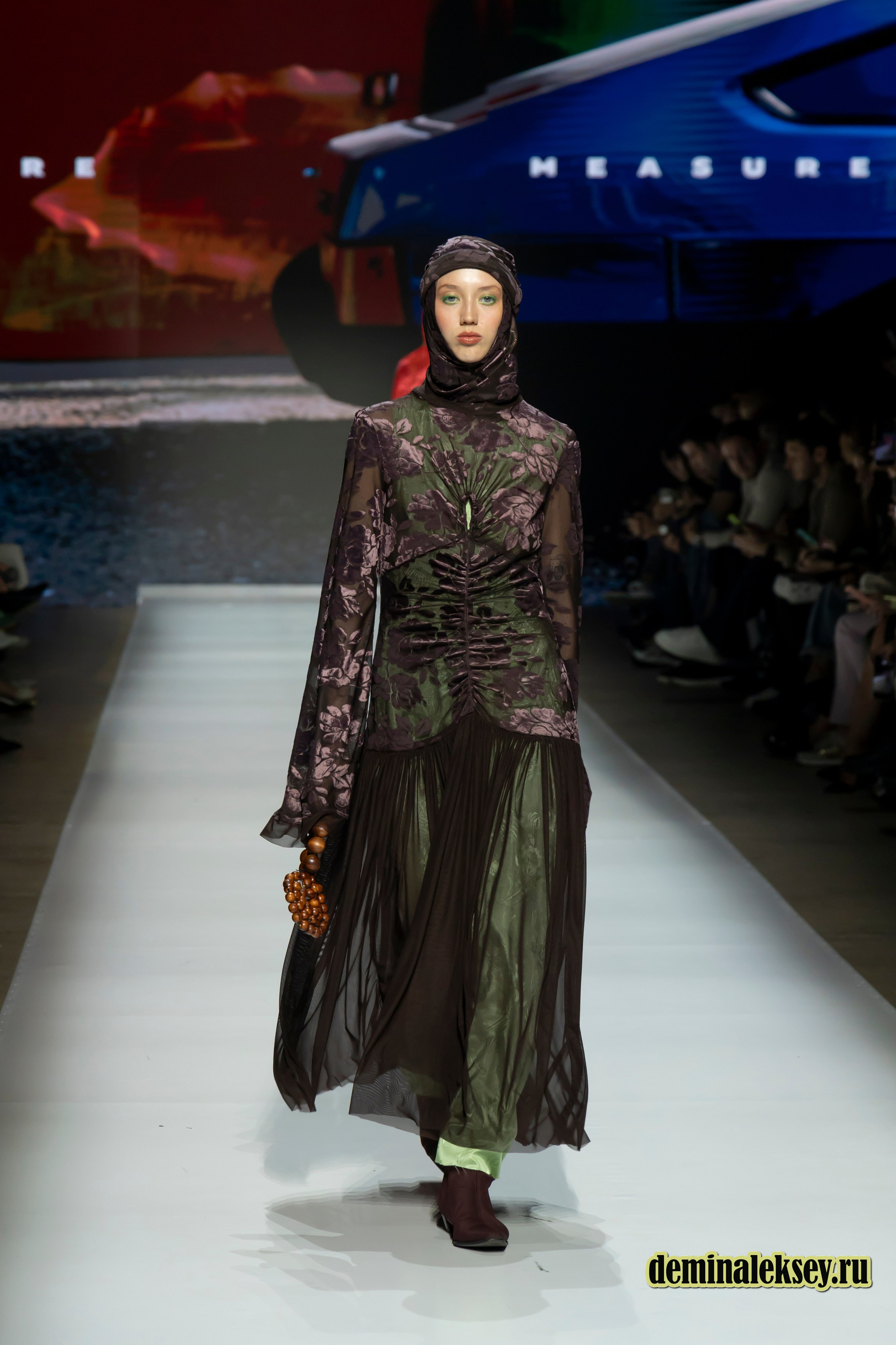 Московская неделя моды 2024 4 октября дизайнер Measure Махачкала. Репортажный, семейный и студийный фотограф в Москве Демин Алексей