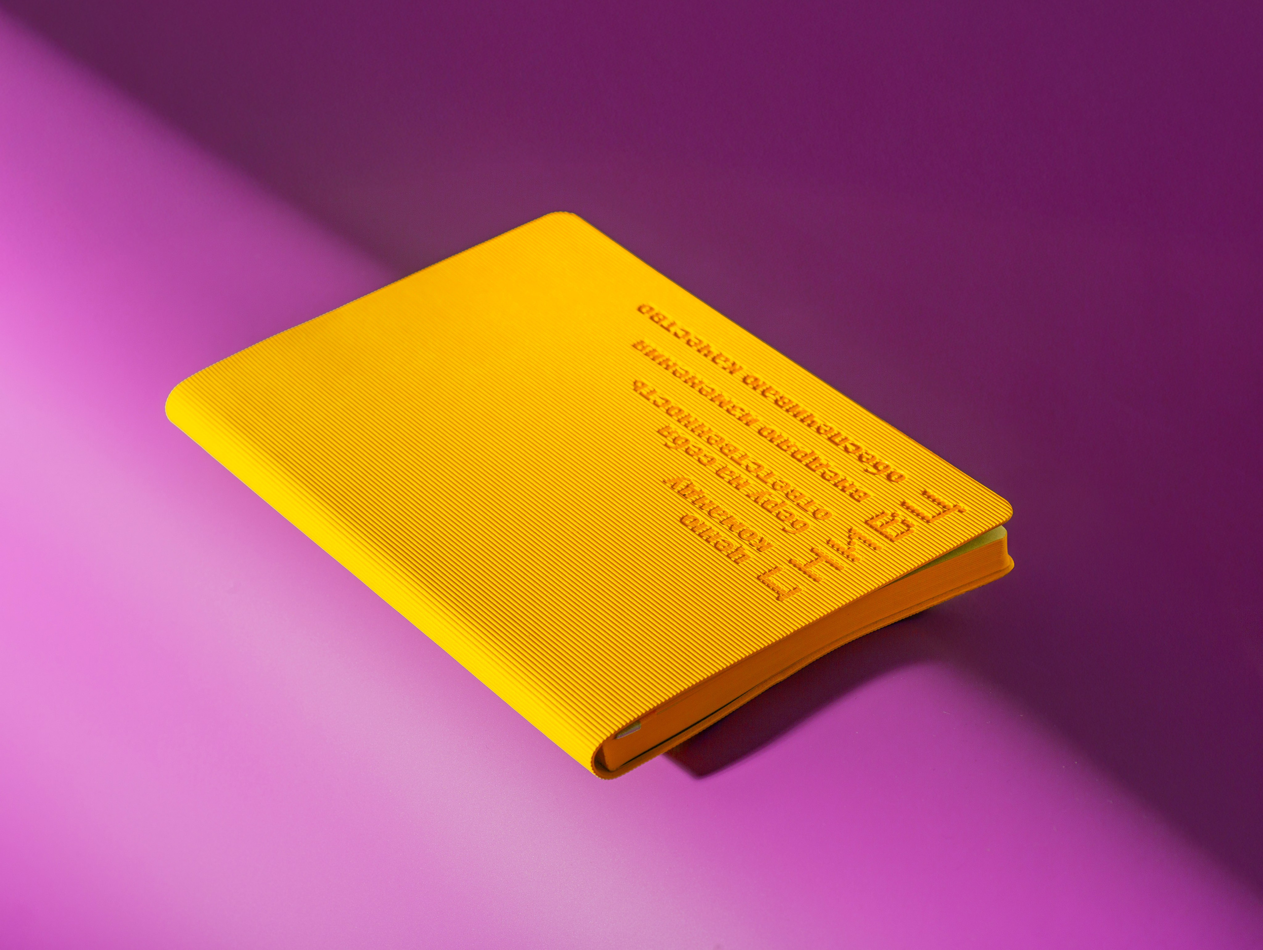 МЕРЧ. Предметный фотограф в Санкт-Петербурге Иван Сапрыкин