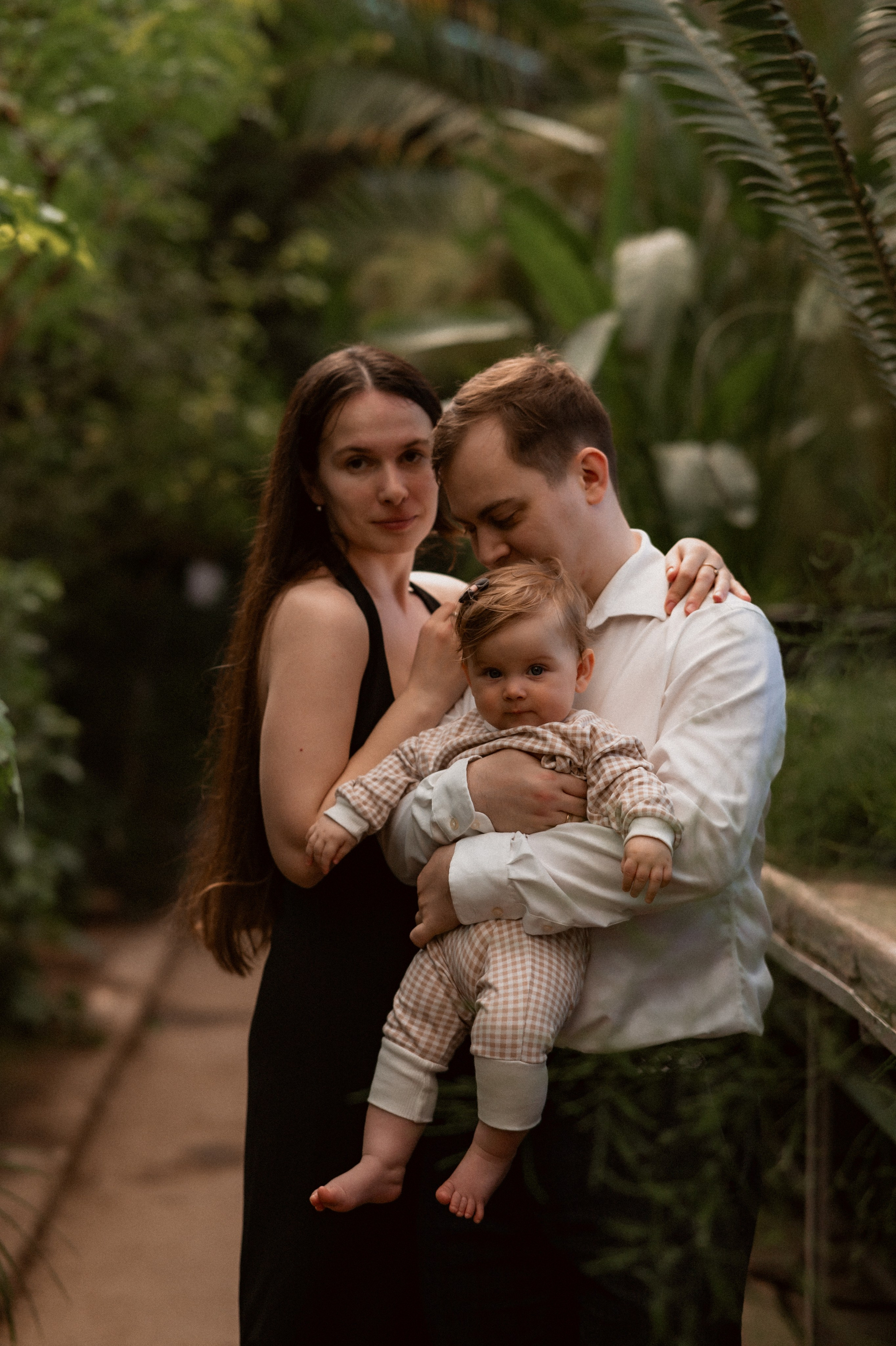 Илья, Ирина и Ева в Оранжерее. Семейный и свадебный lifestyle-фотограф в Москве Мария Петрова