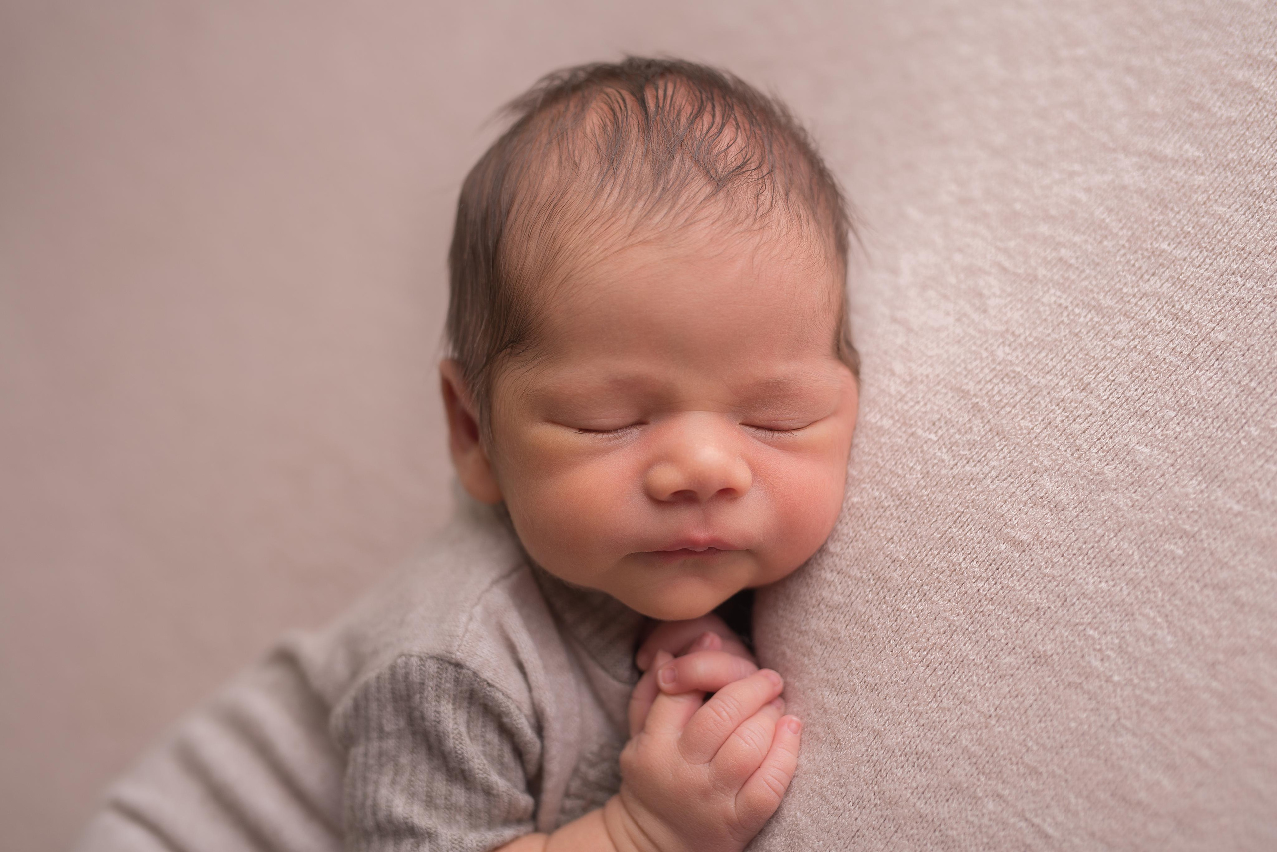 Артем, 10 дней. Фотограф новорожденных и детский фотограф в Екатеринбурге Ксени