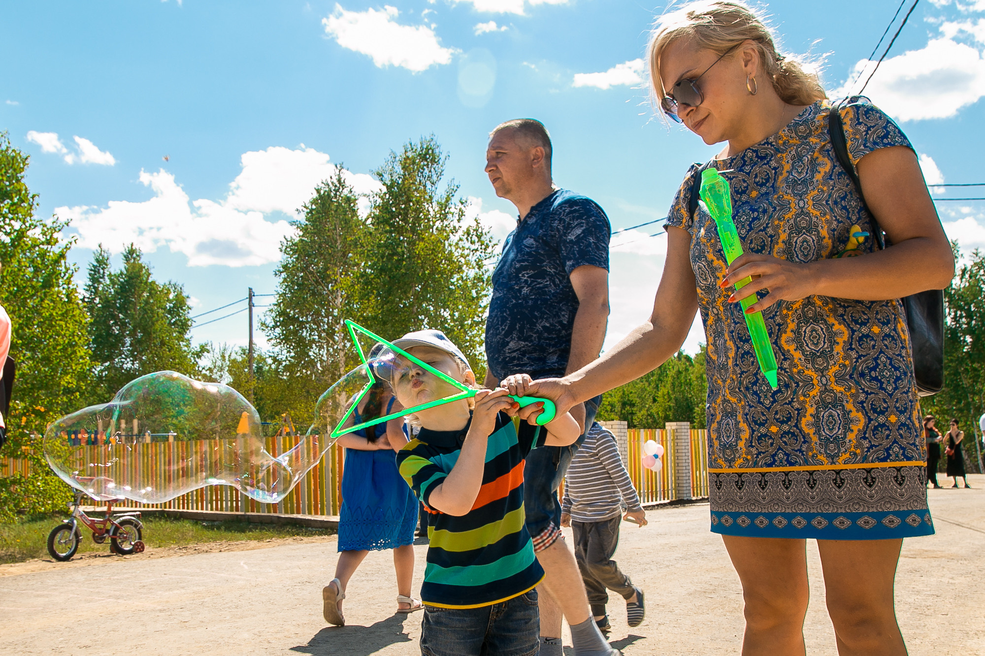 Открытие дачного поселка #Дачазаканикулы. Репортажный фотограф Макс Брагин