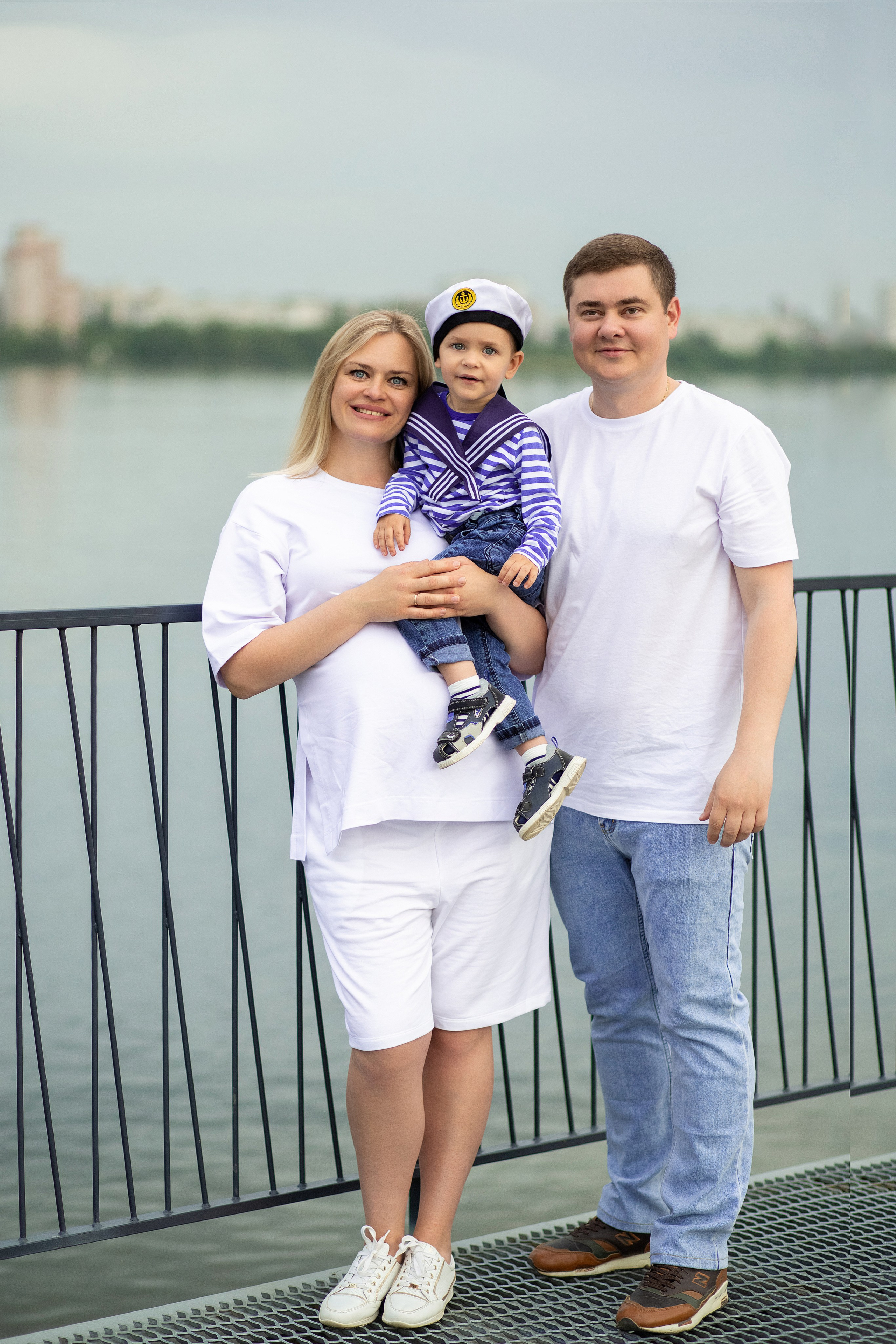 Семейная фотосессия — прогулка по набережной. Вера Соколова фотограф Воронеж