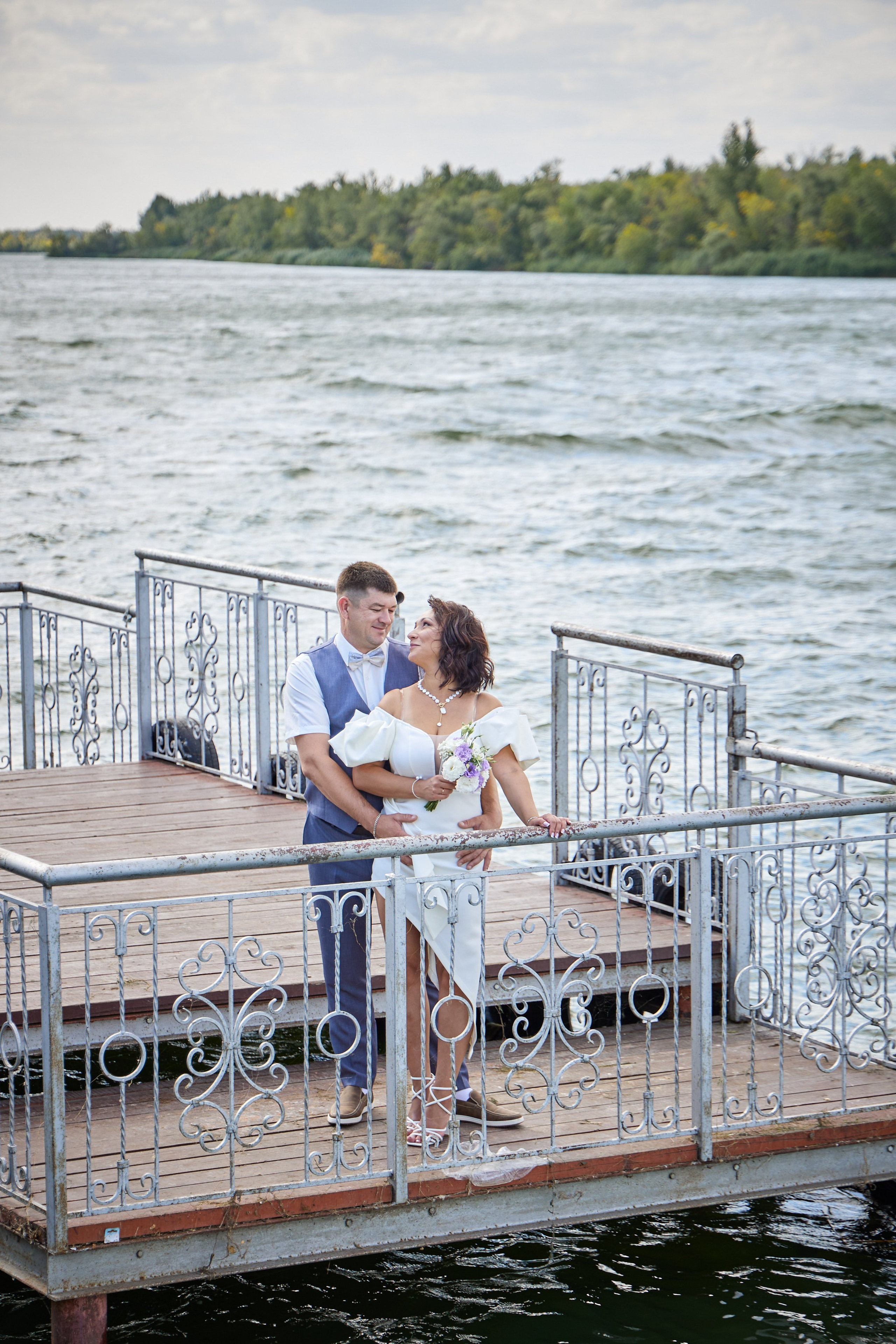 Фотосъемка в ЗАГСе, прогулка молодых, банкет