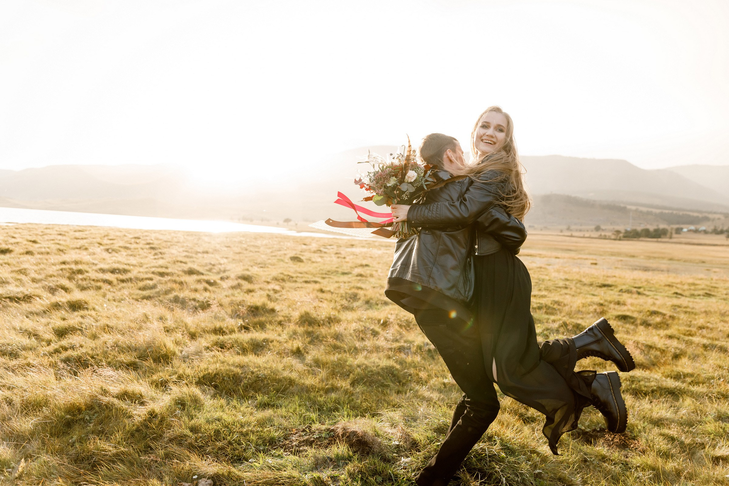 Полина и Женя. Лес, кожанки и 2 дня кайфа. Свадебный фотограф в Иркутске Сапаров Александр