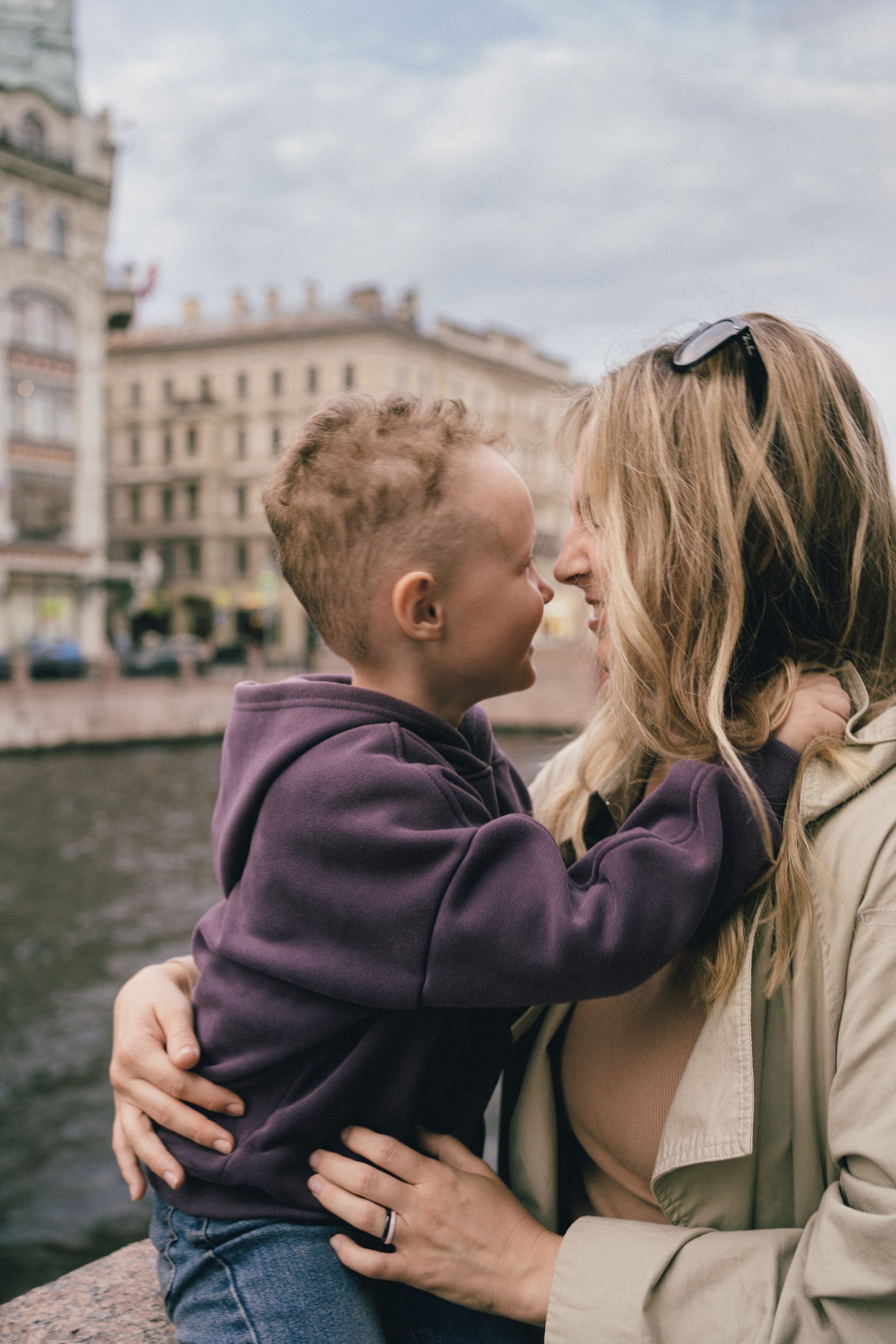 Мама и сын. Репортажный фотограф в Санкт-Петербурге. Фотограф на мероприятие в СПБ