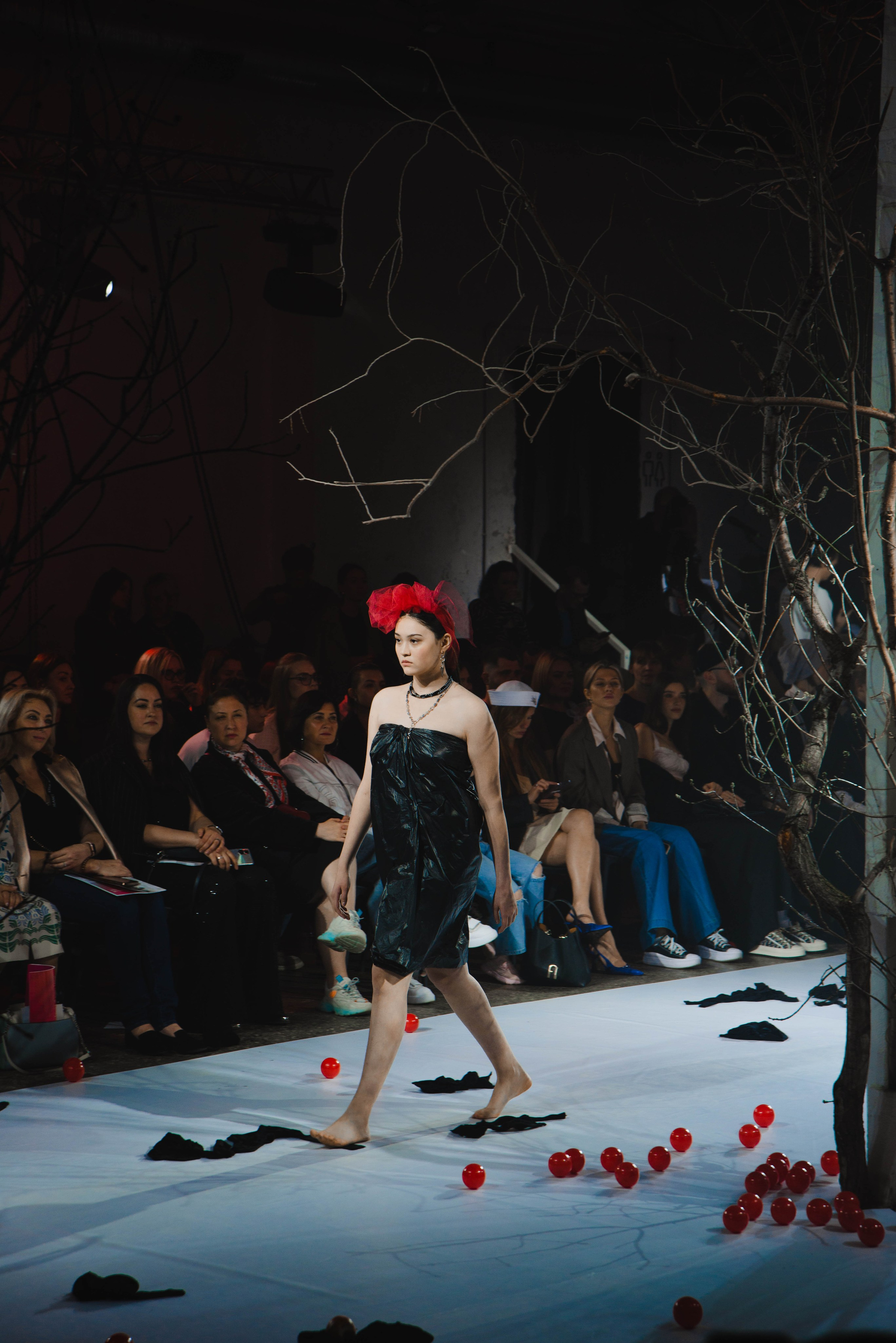 Показ «Красный Шум». Ксения Glossa. Портретный и репортажный фотограф в Самаре